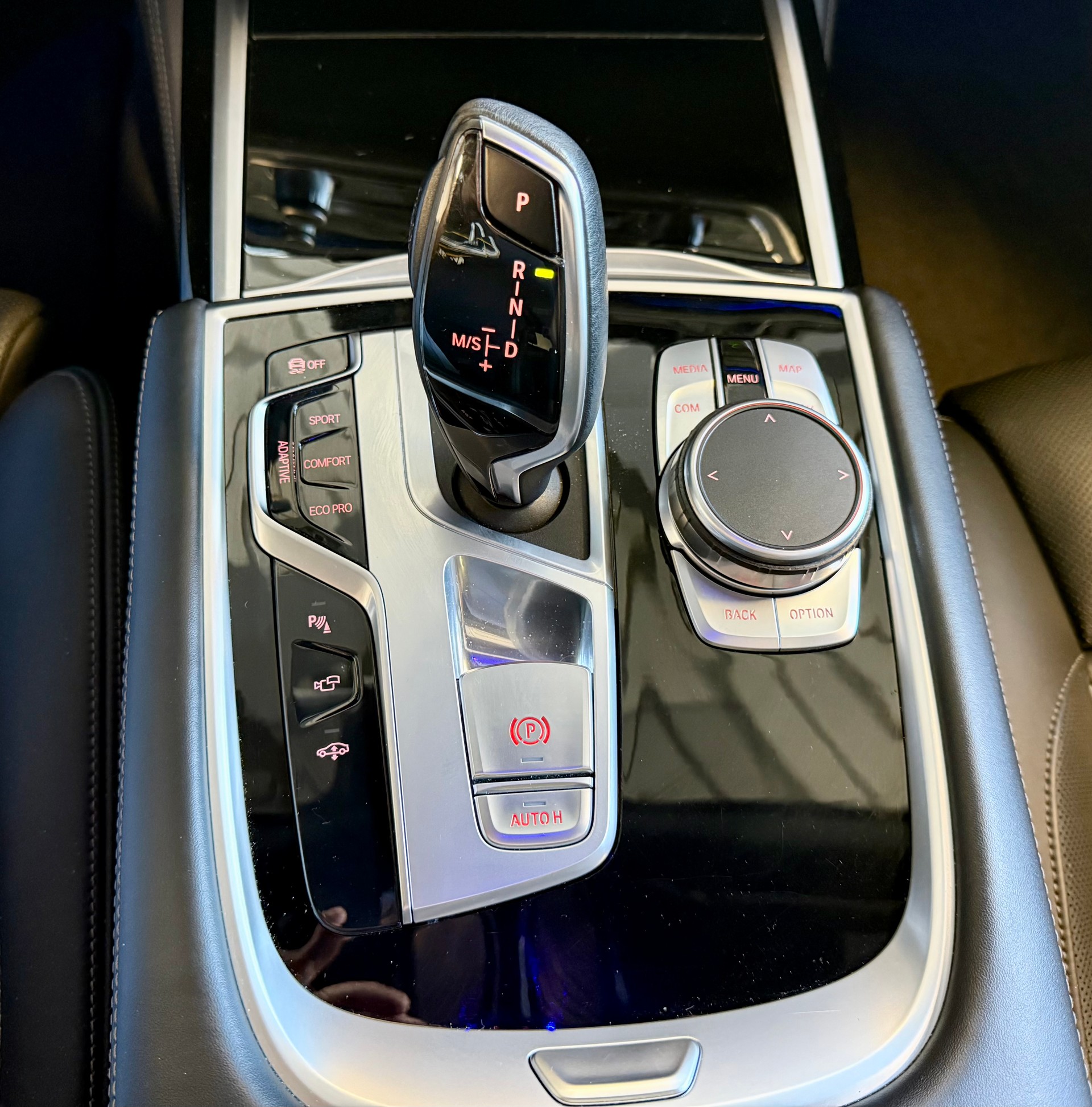 BMW 740d xDrive Steptronic-image-23
