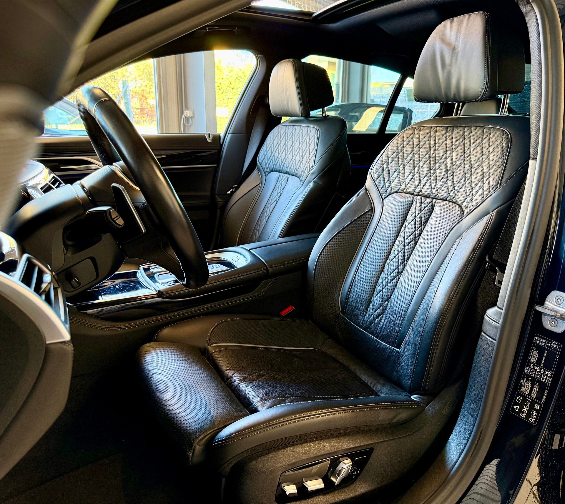 BMW 740d xDrive Steptronic-image-15