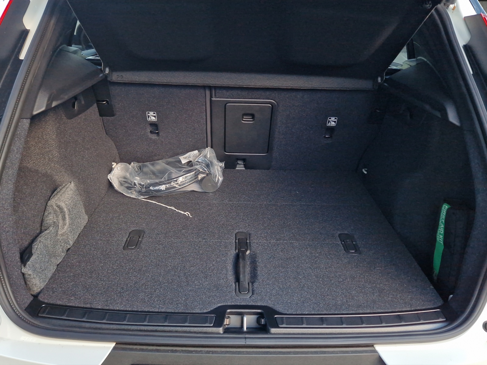 VOLVO EX40 Twin Black Edition AWD-image-7