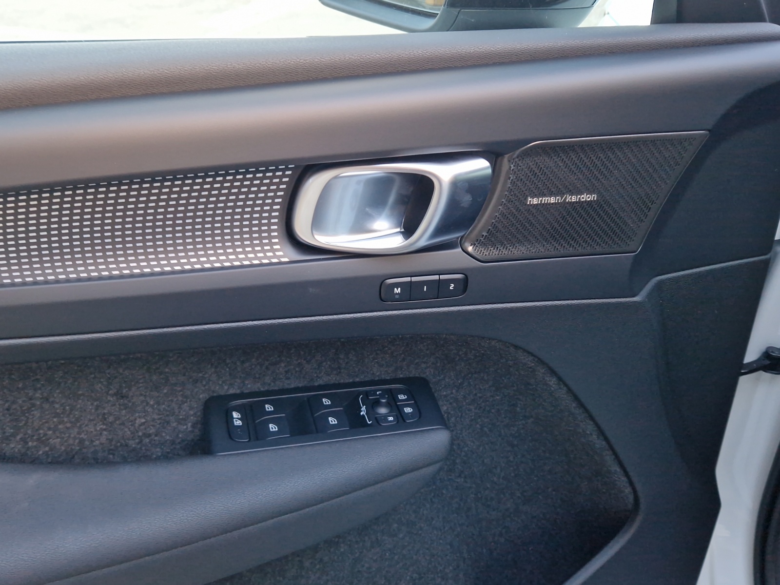 VOLVO EX40 Twin Black Edition AWD-image-13