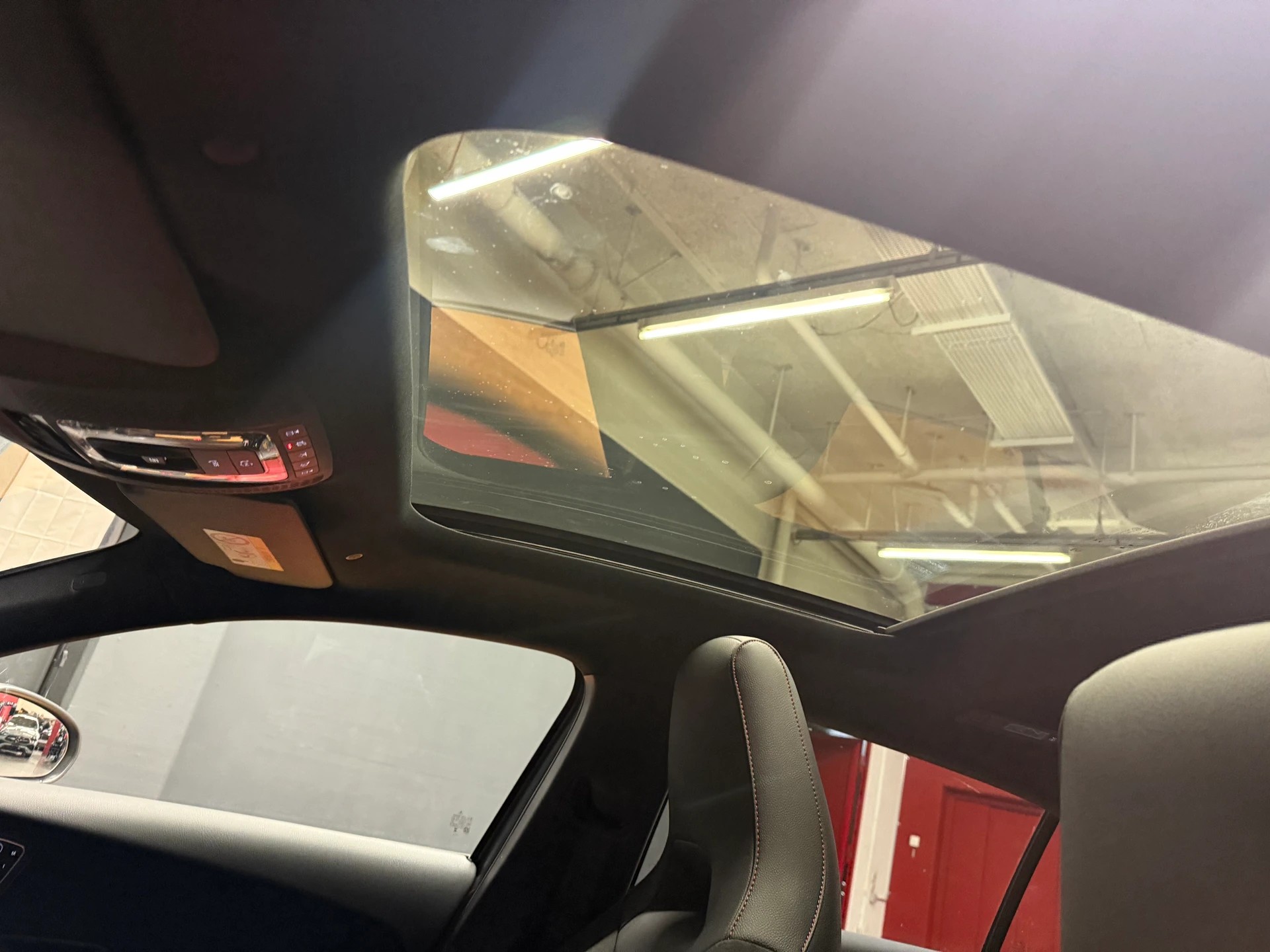MERCEDES-BENZ A 250 e EQ Star - AMG / DISTRONIC / 360 Grad Kamera-image-14