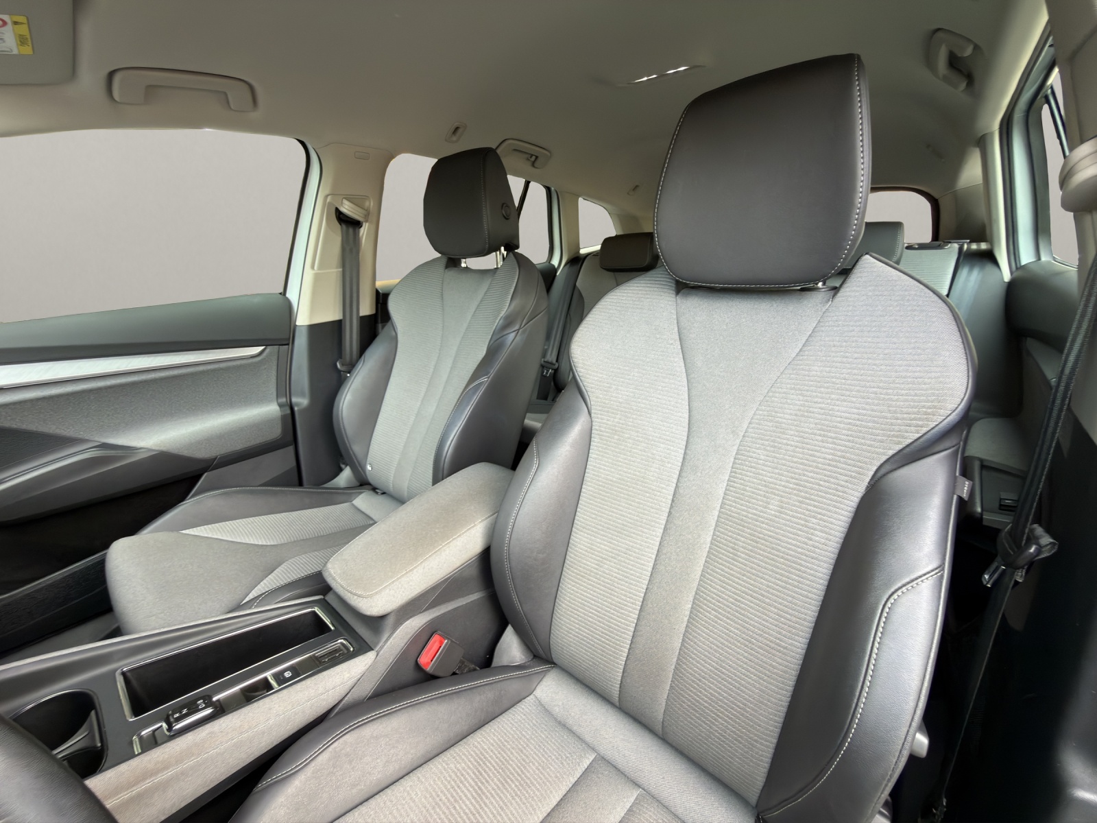 SKODA Enyaq iV 60-image-11