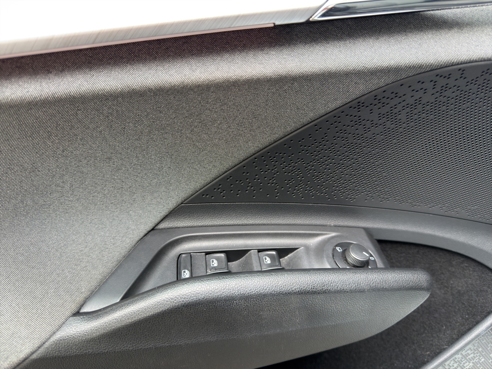 SKODA Enyaq iV 60-image-13