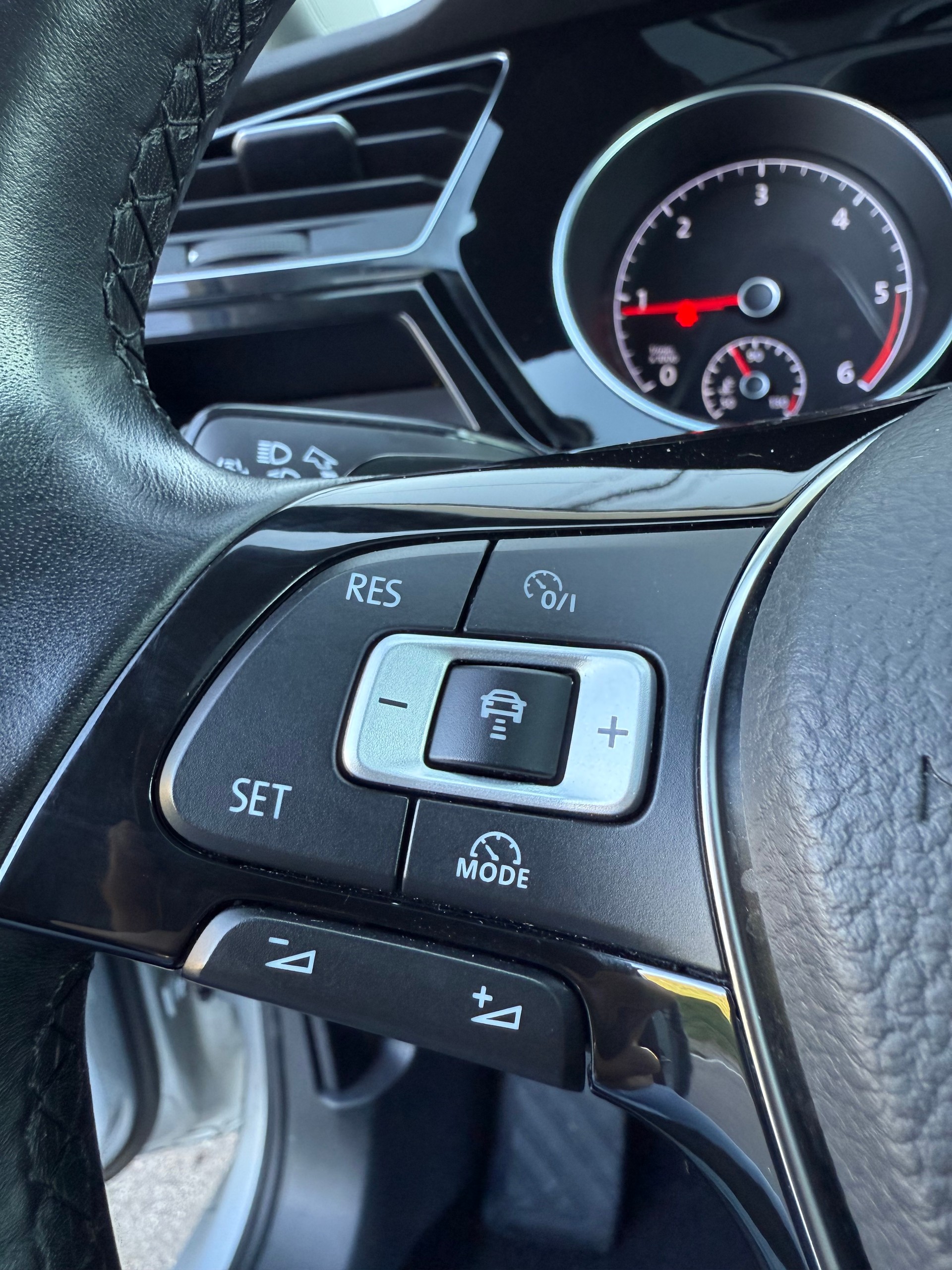 VW Touran 2.0 TDI BlueMotion Technology Highline DSG-image-11
