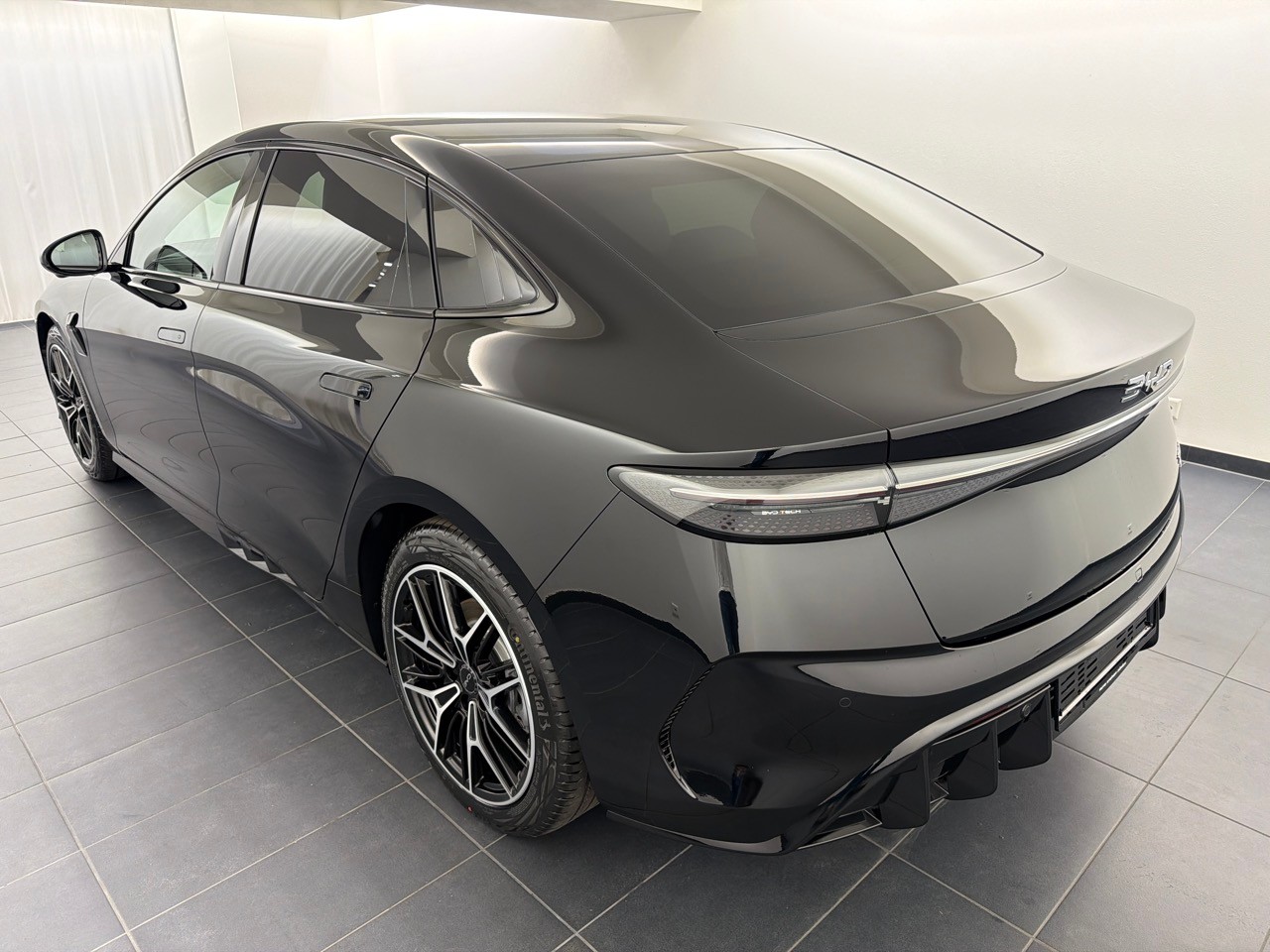BYD Seal 82,5 kWh Excellence-showroom-element-1