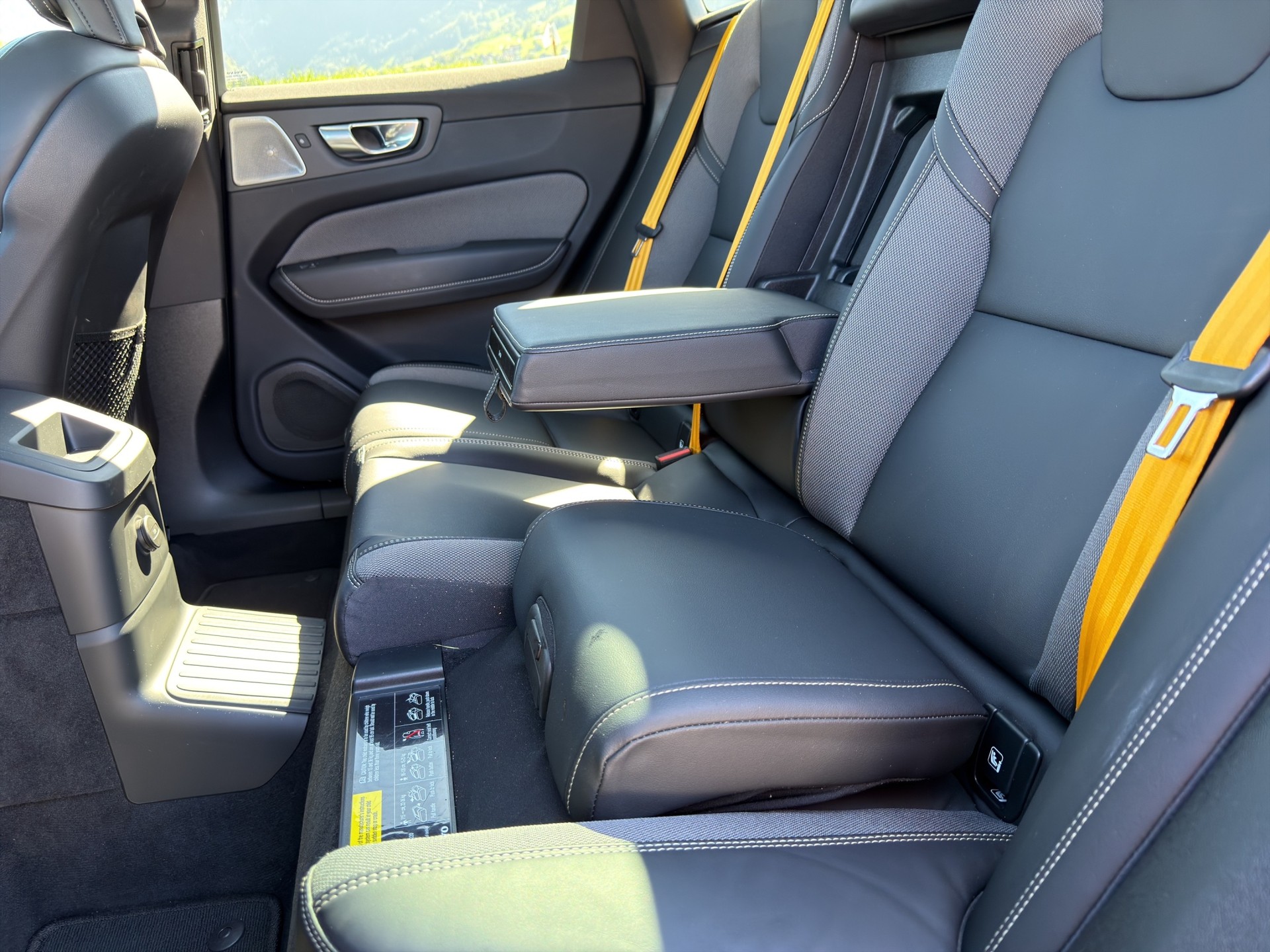 VOLVO XC60 2.0 T8 TE Polestar eAWD-image-17