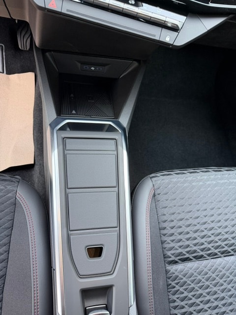 RENAULT Clio 1.8 E-Tech Techno-image-17