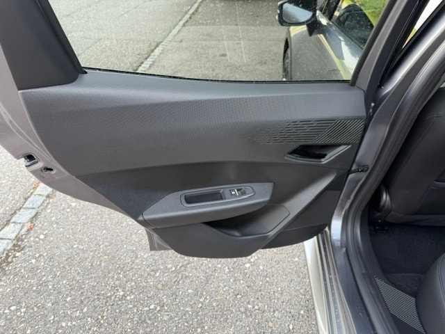 RENAULT Clio 1.8 E-Tech Techno-image-10