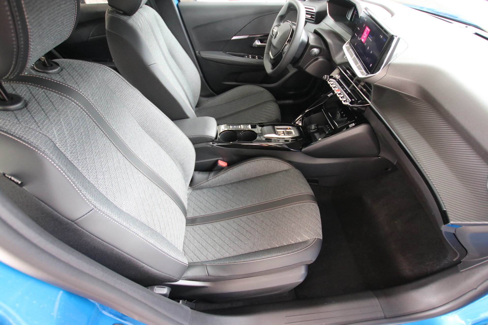 PEUGEOT 208 1.2 MHEV 110 Allure Premium *Werksgarantie bis 01.2030*-image-12