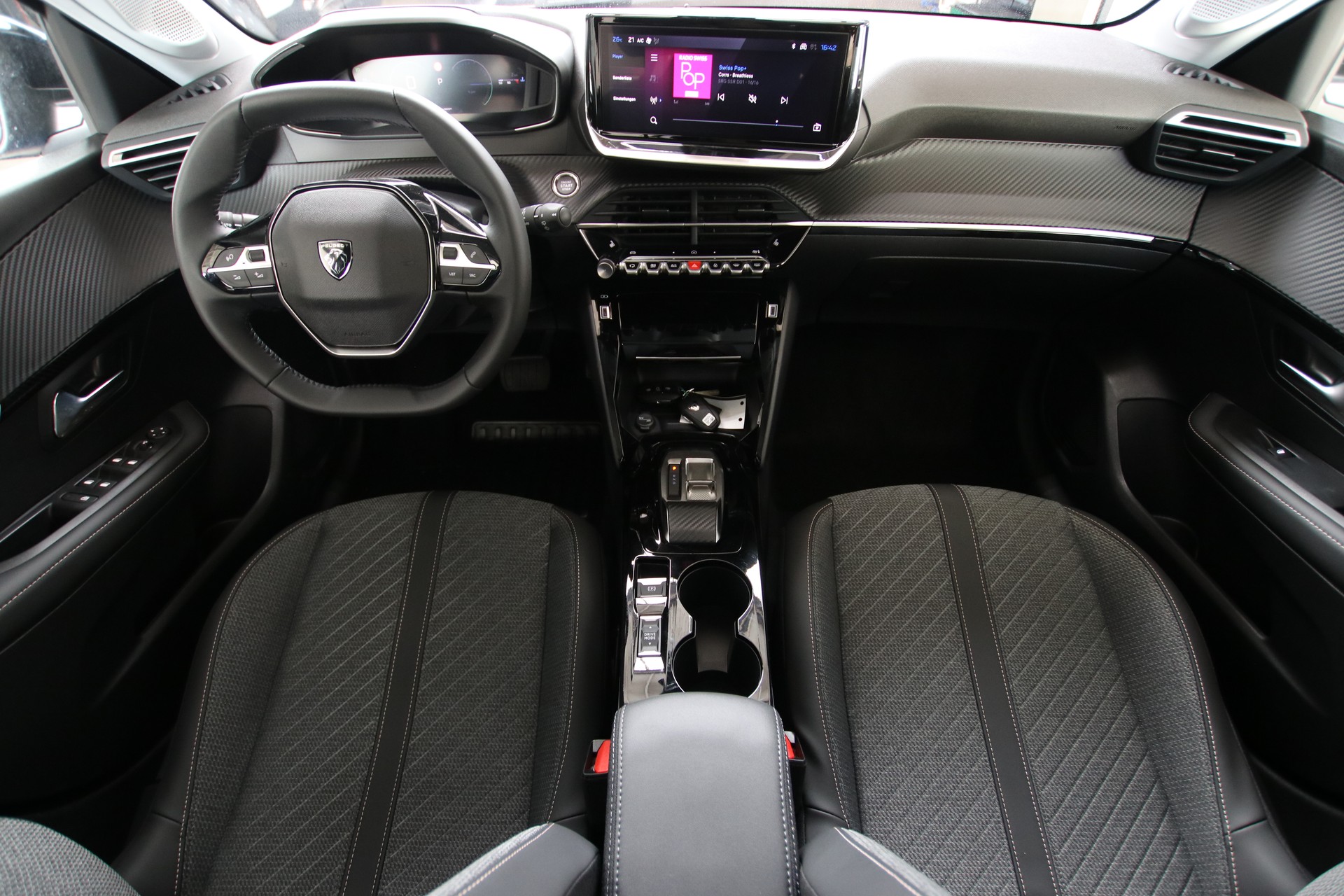 PEUGEOT 208 1.2 MHEV 110 Allure Premium *Werksgarantie bis 01.2030*-image-9