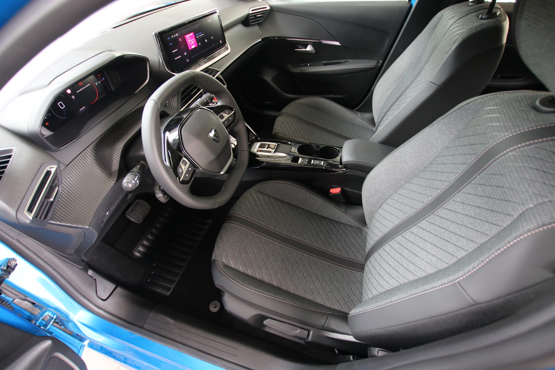 PEUGEOT 208 1.2 MHEV 110 Allure Premium *Werksgarantie bis 01.2030*-image-11