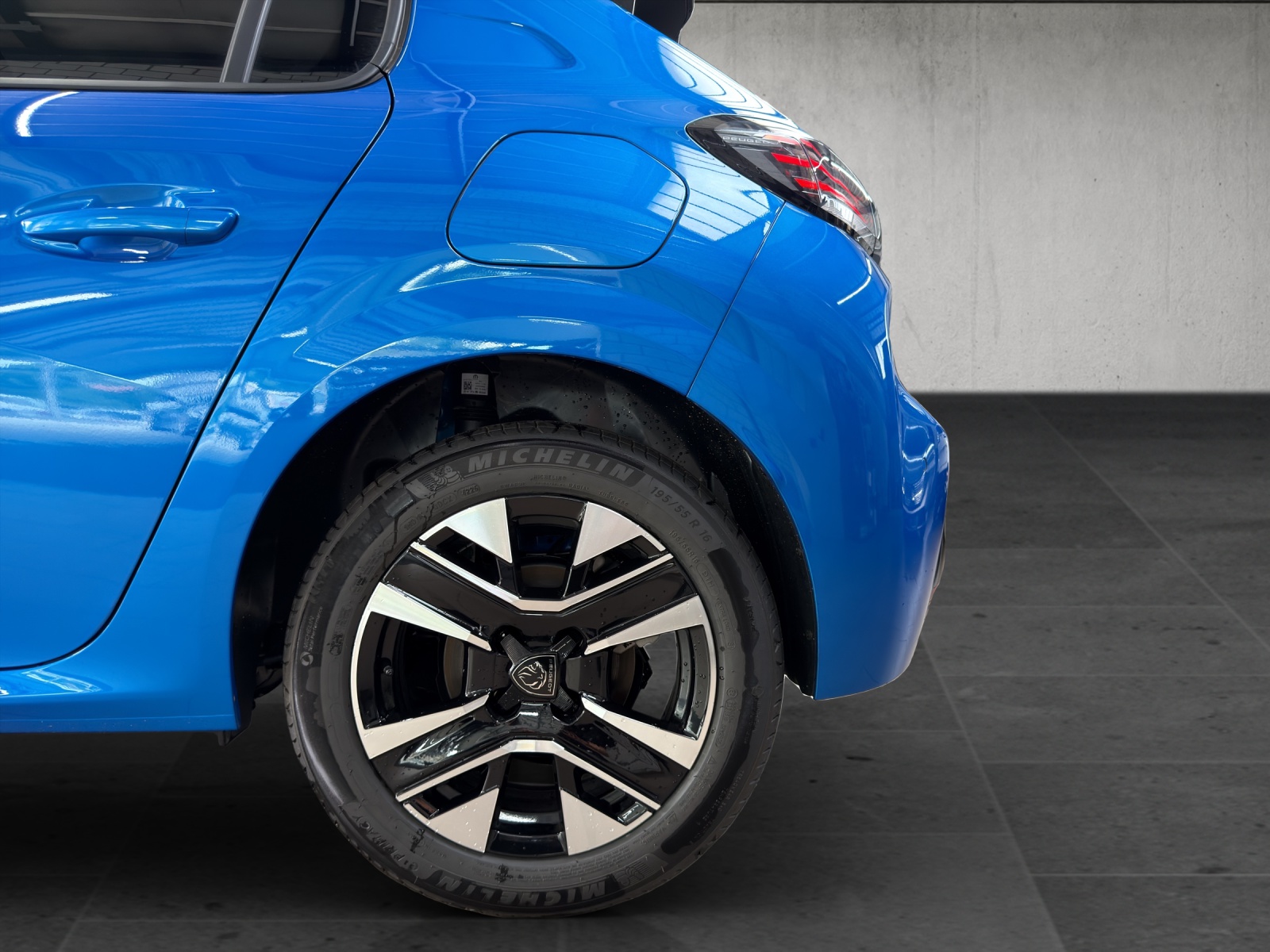 PEUGEOT 208 1.2 MHEV 110 Allure Premium *Werksgarantie bis 01.2030*-image-8