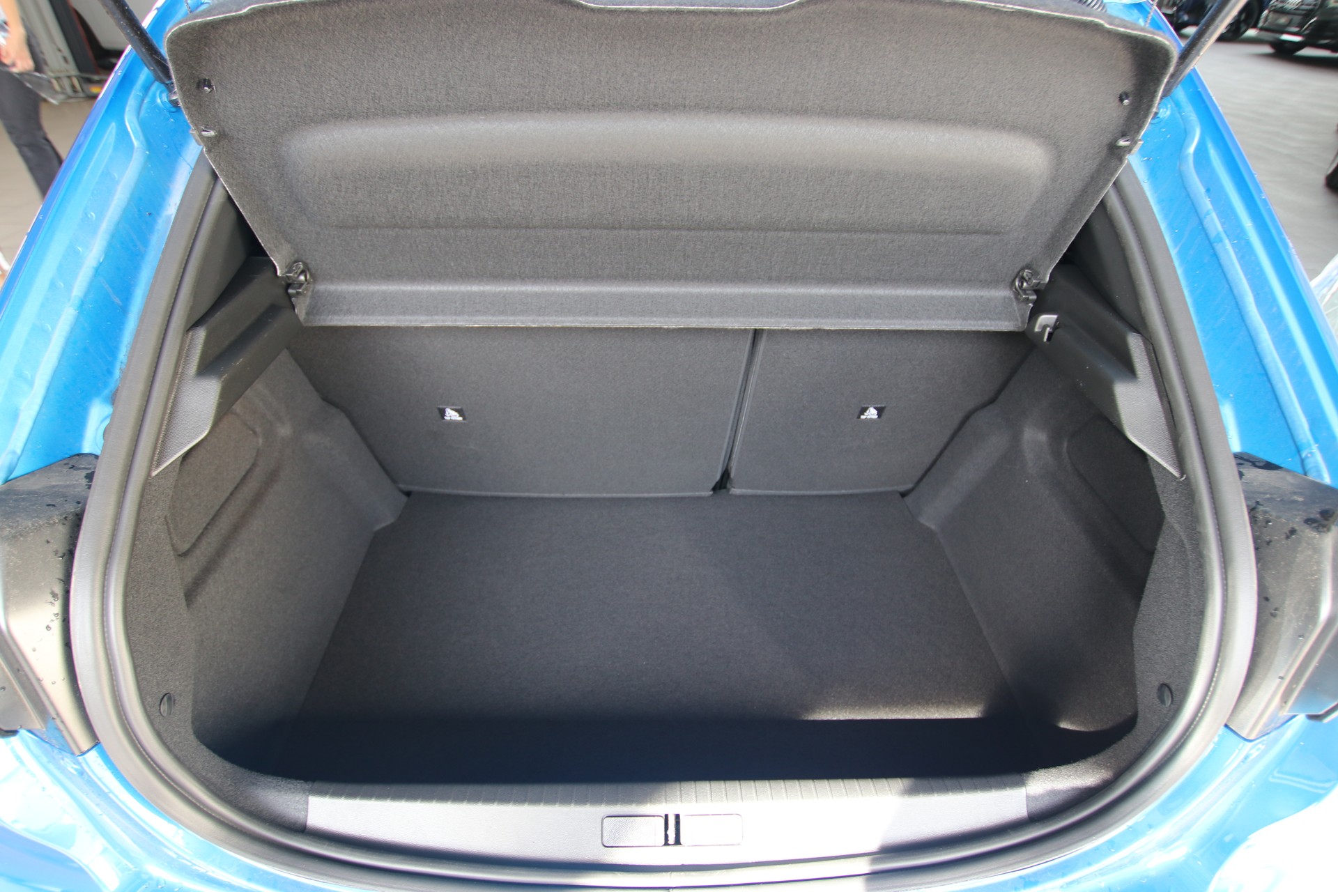 PEUGEOT 208 1.2 MHEV 110 Allure Premium *Werksgarantie bis 01.2030*-image-15