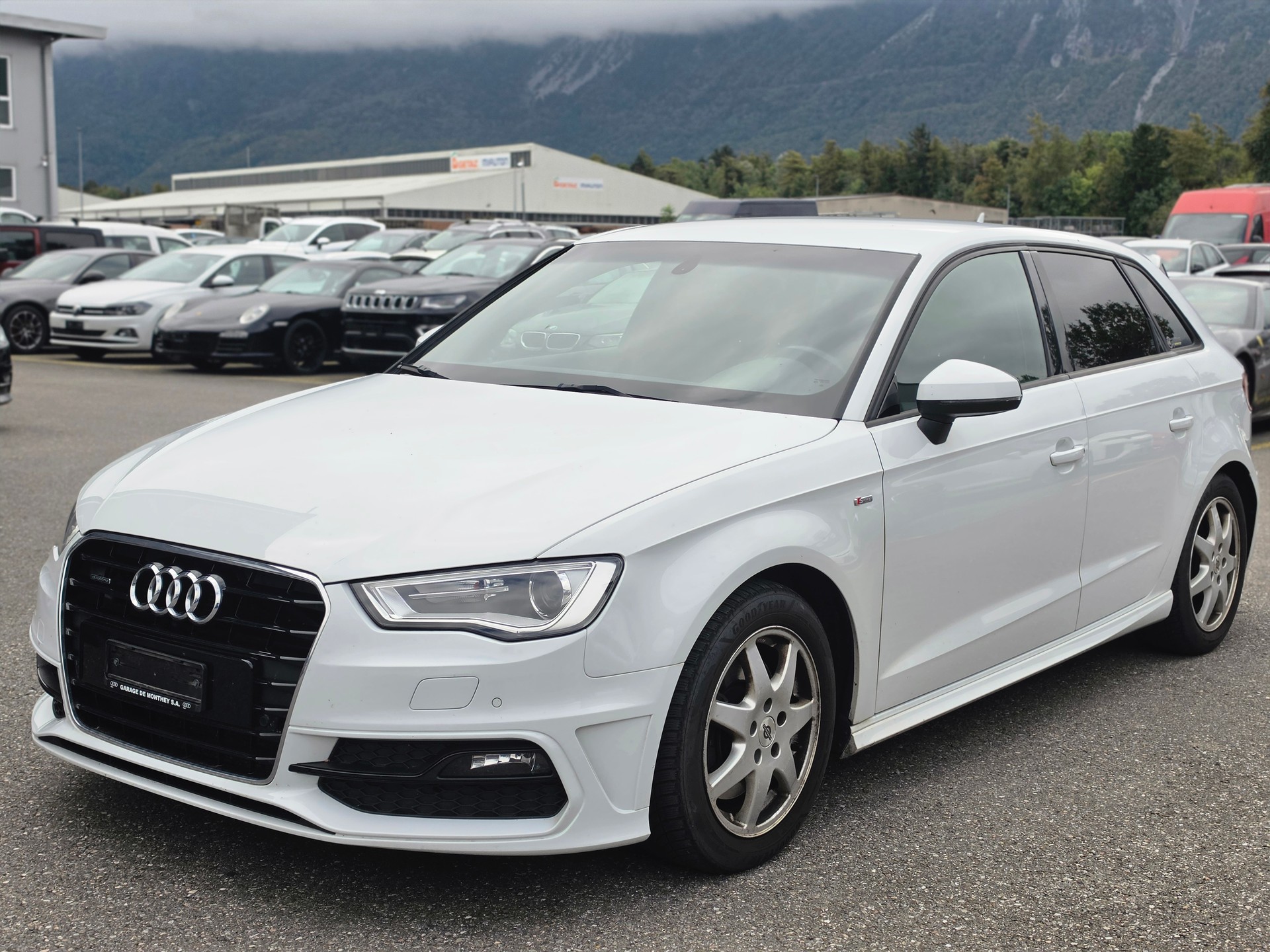 AUDI A3 Sportback 1.8 TFSI Ambiente quattro S-tronic-image-2