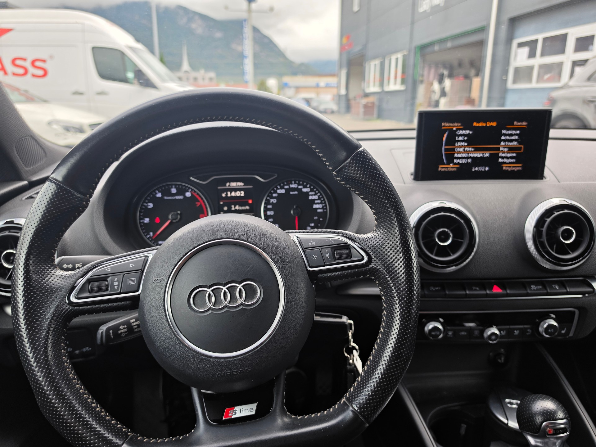 AUDI A3 Sportback 1.8 TFSI Ambiente quattro S-tronic-image-10