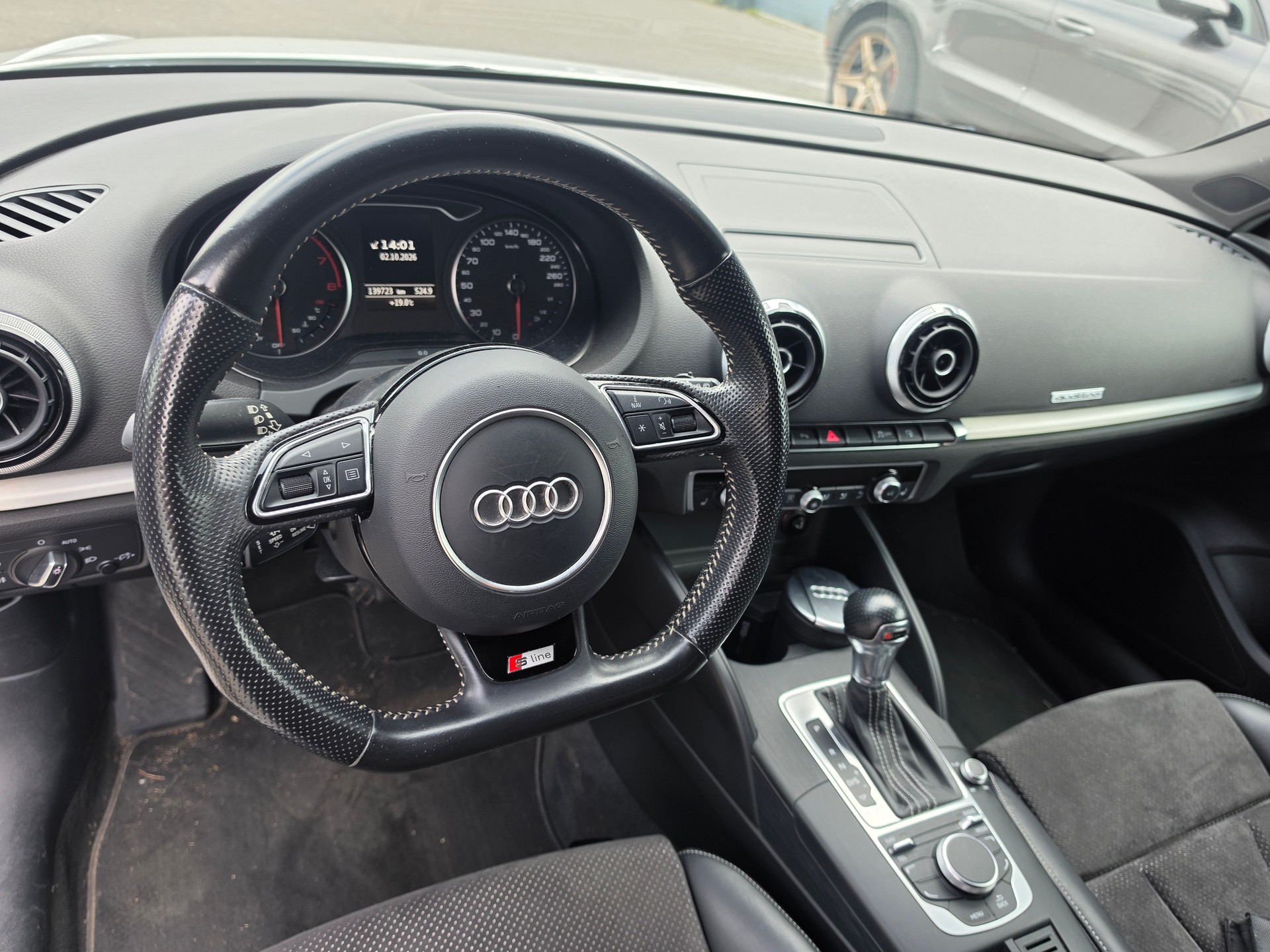 AUDI A3 Sportback 1.8 TFSI Ambiente quattro S-tronic-image-9