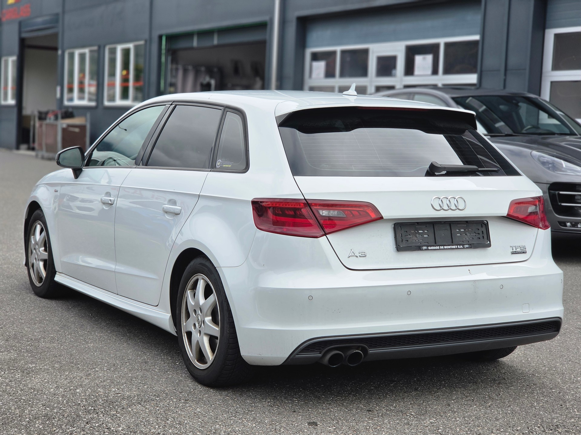 AUDI A3 Sportback 1.8 TFSI Ambiente quattro S-tronic-image-5