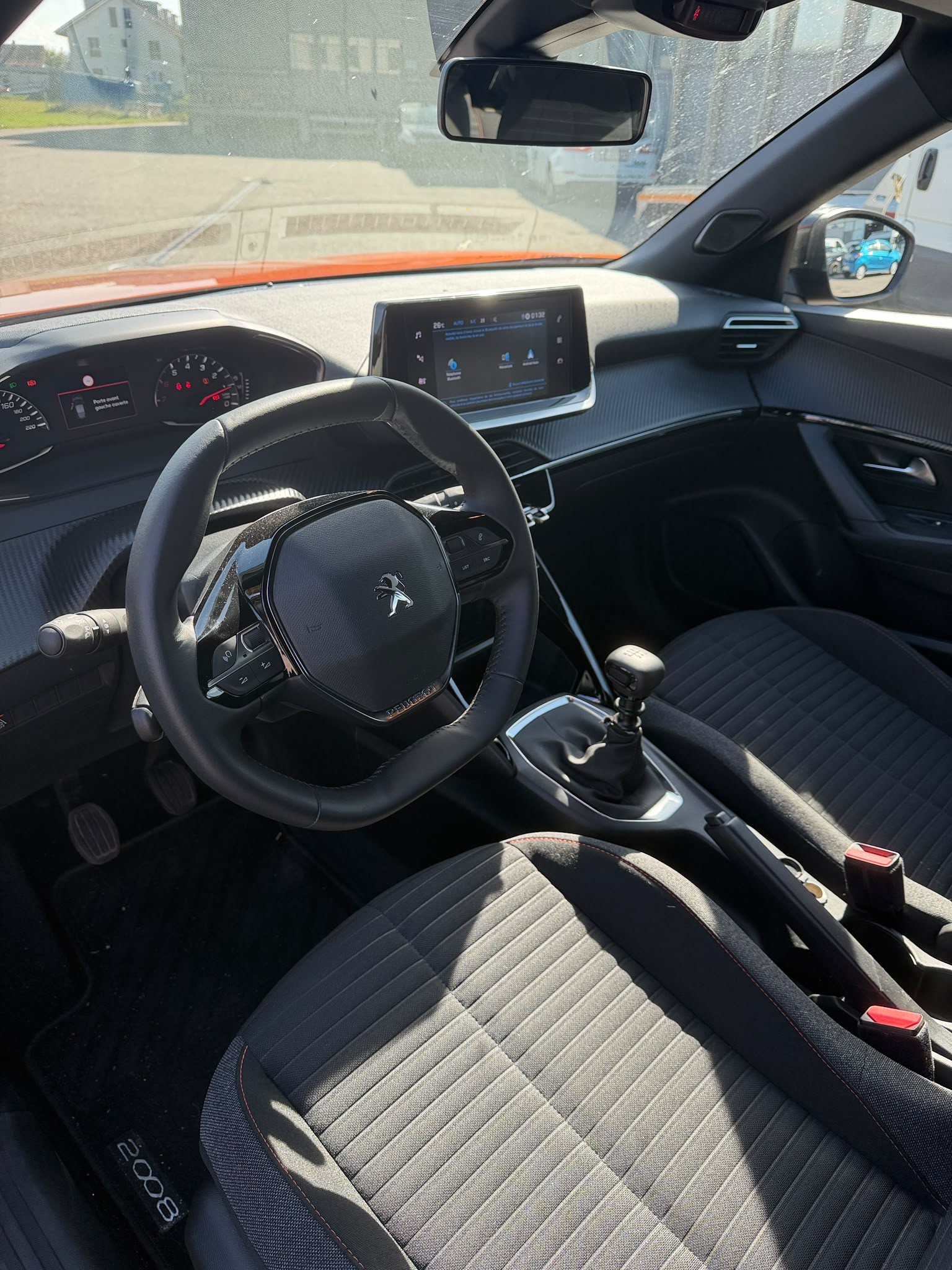 PEUGEOT 2008 1.2 PureTech Active Pack-image-8