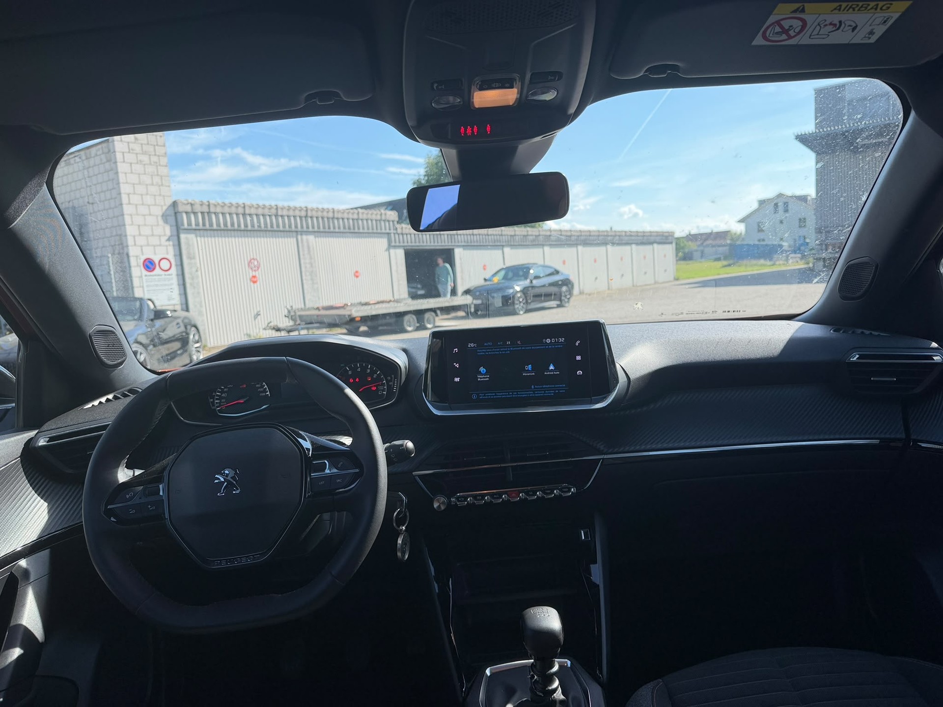 PEUGEOT 2008 1.2 PureTech Active Pack-image-9