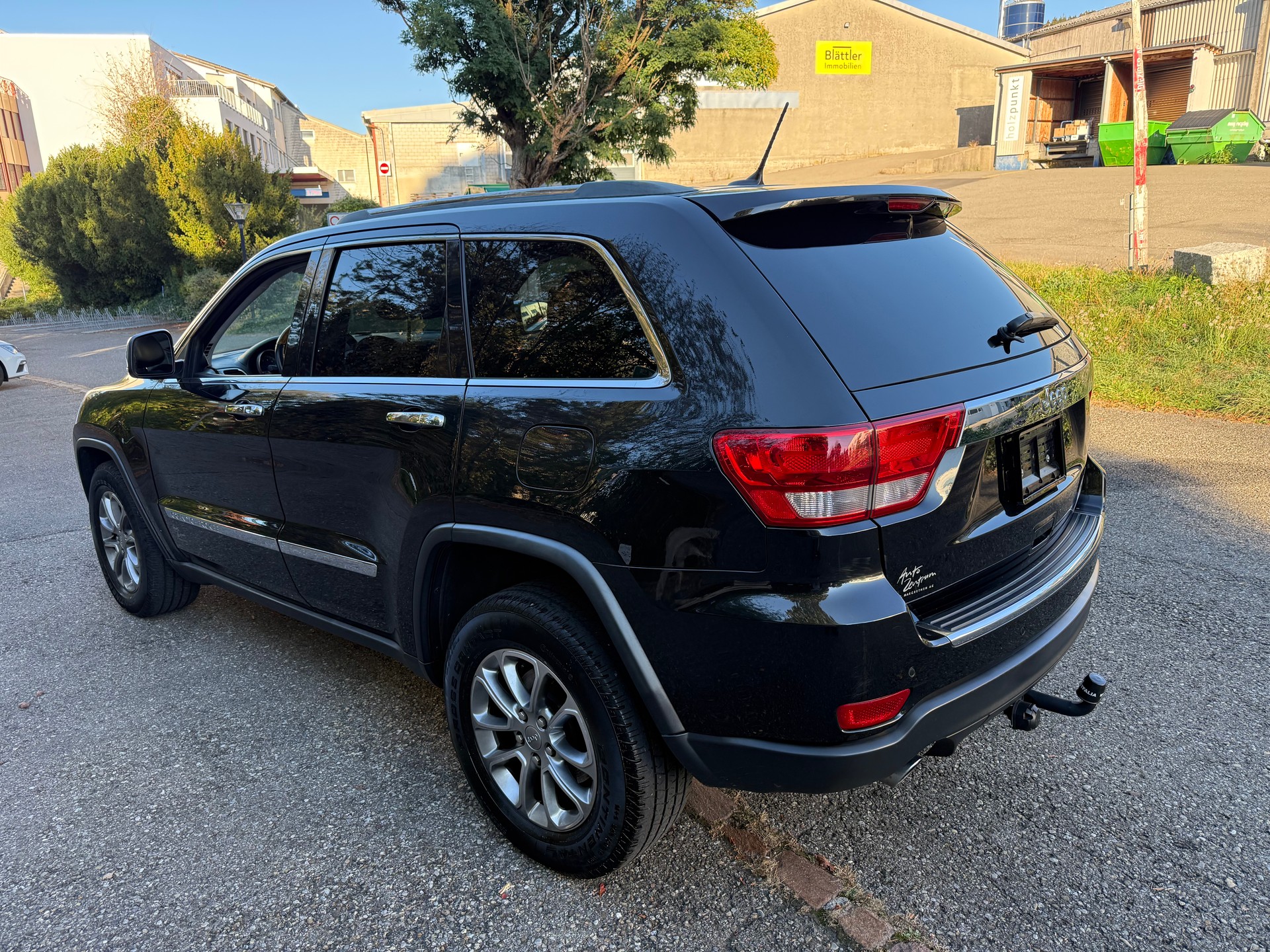 JEEP Grand Cherokee 5.7 HEMI Overland Automatic-image-3