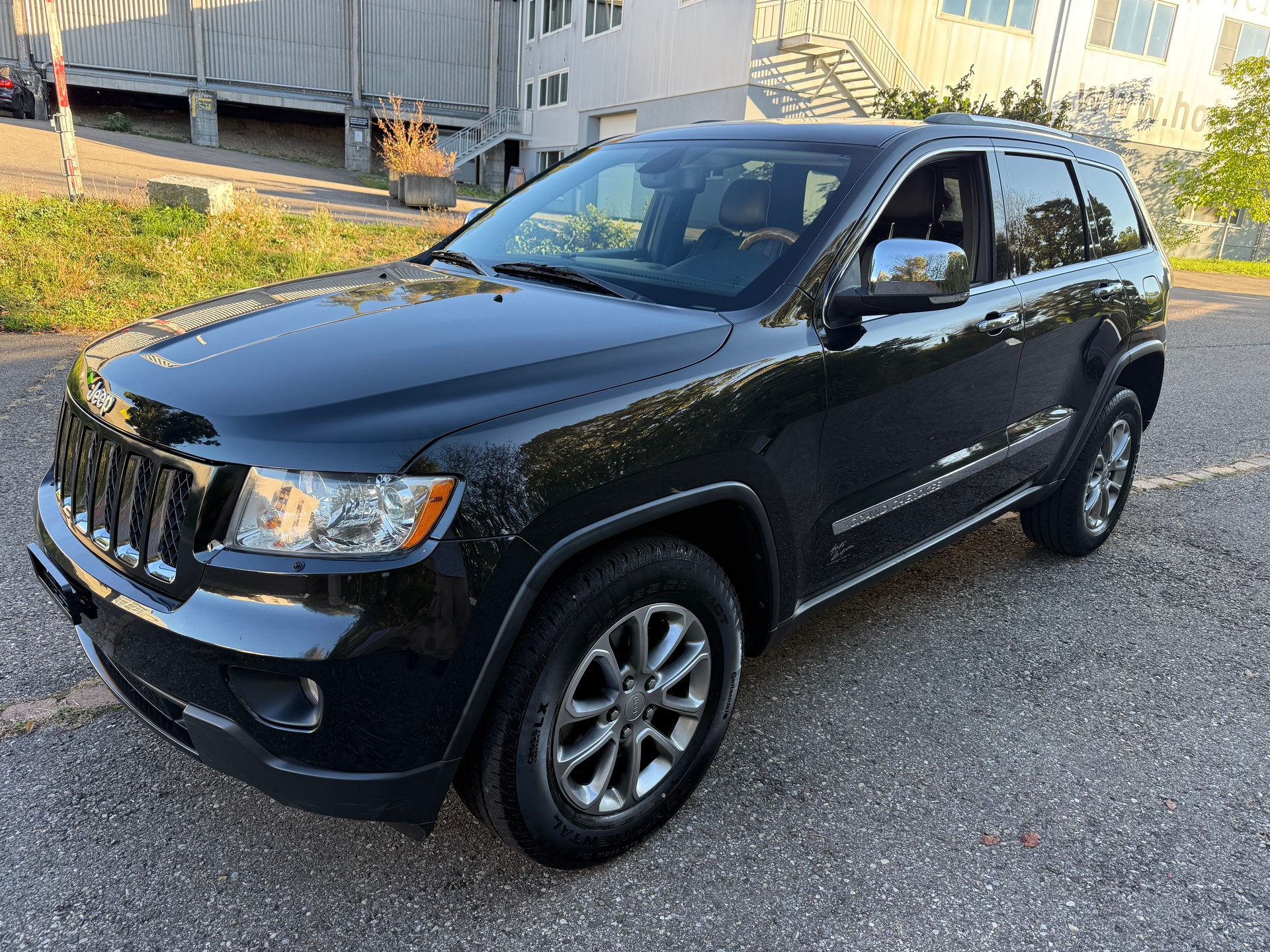 JEEP Grand Cherokee 5.7 HEMI Overland Automatic-image-2