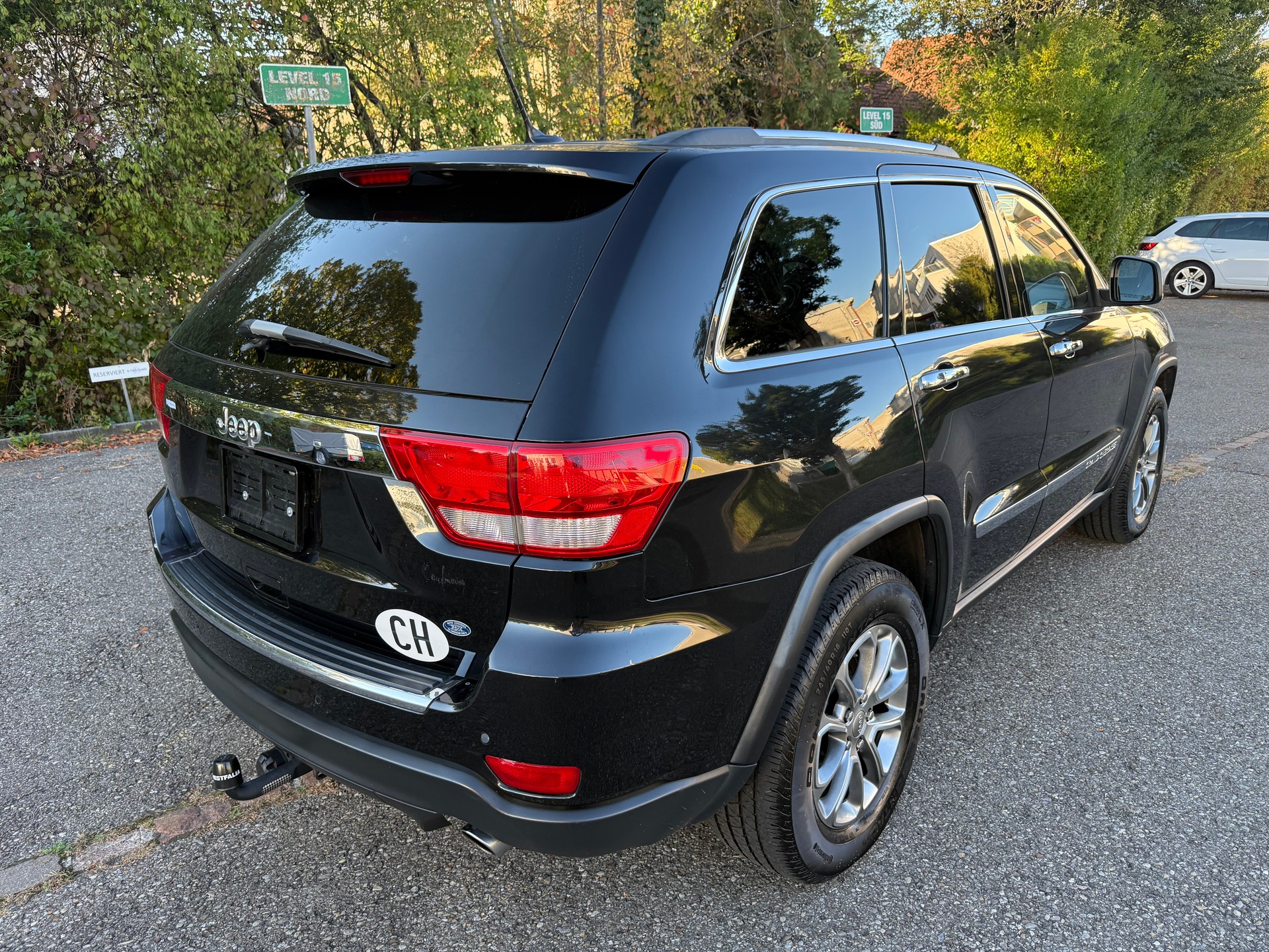 JEEP Grand Cherokee 5.7 HEMI Overland Automatic-image-4