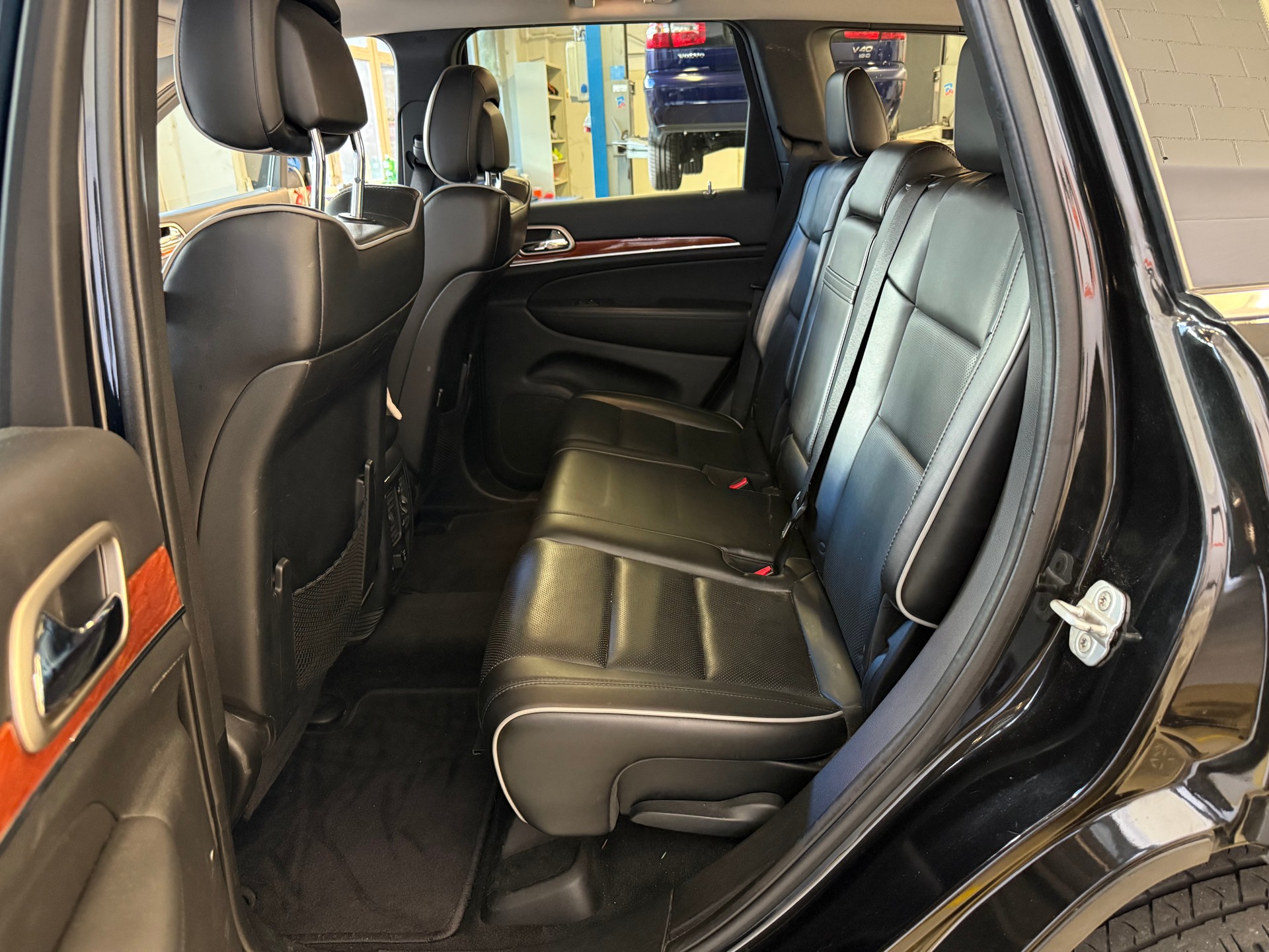 JEEP Grand Cherokee 5.7 HEMI Overland Automatic-image-10