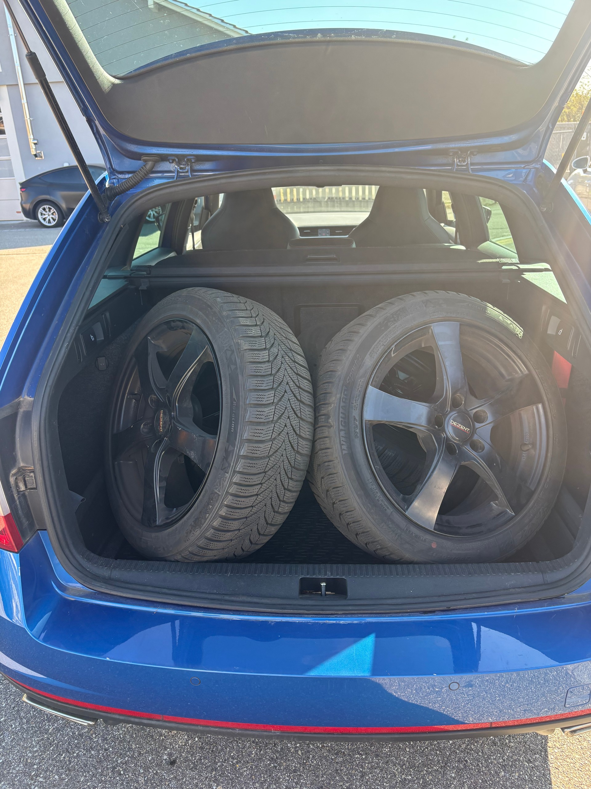 SKODA Octavia Combi 2.0 TSI RS-image-10