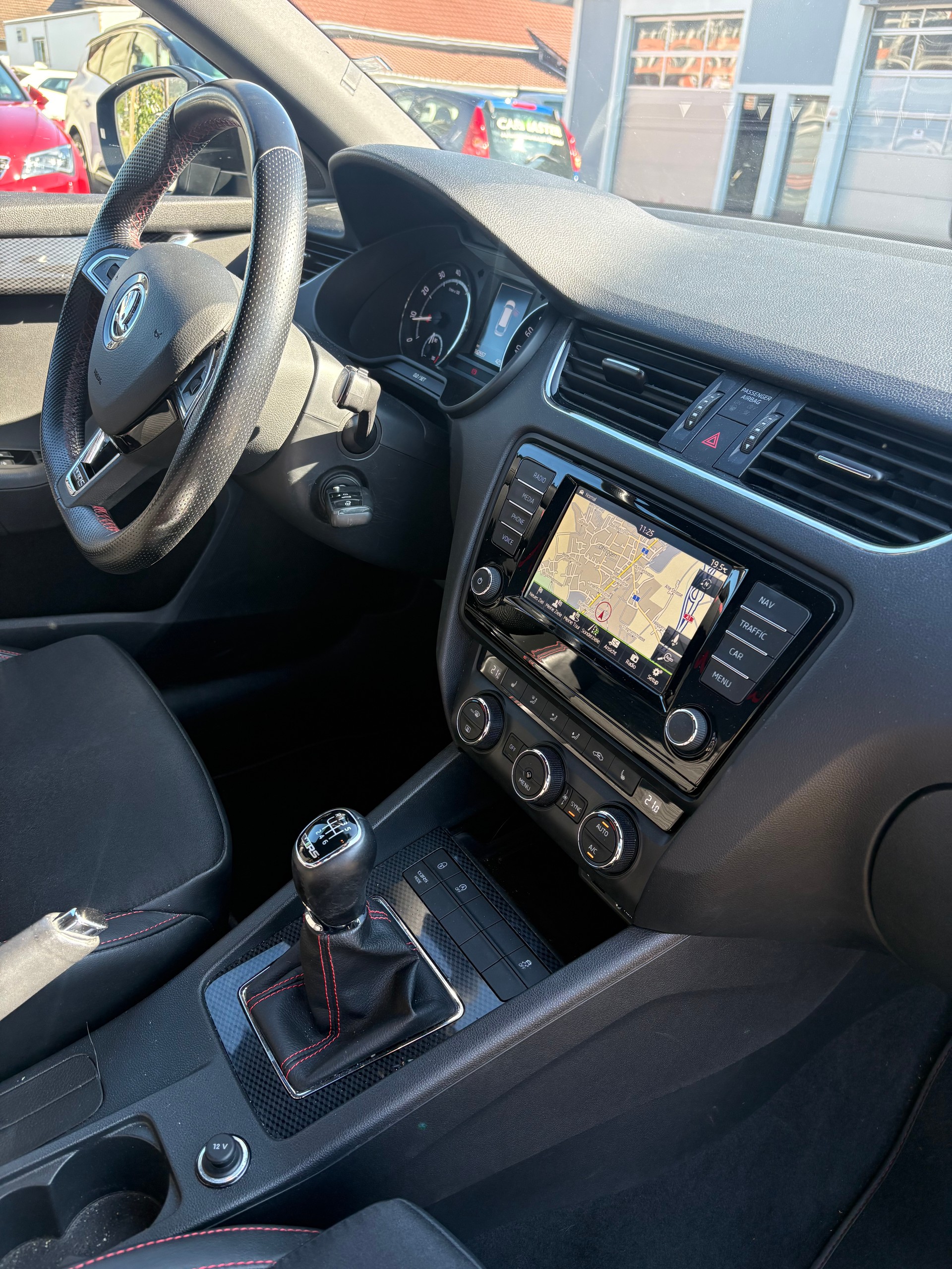 SKODA Octavia Combi 2.0 TSI RS-image-5