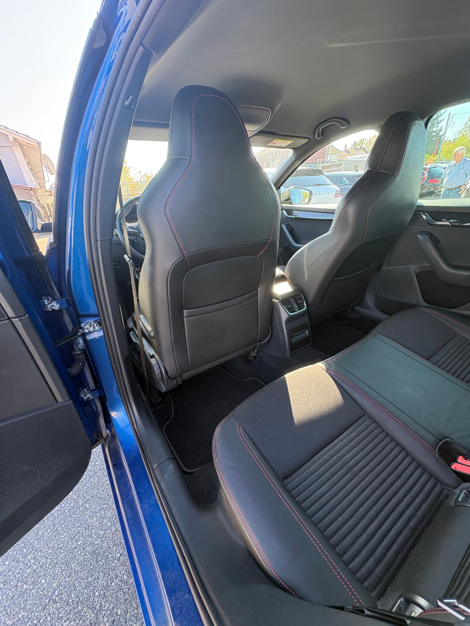 SKODA Octavia Combi 2.0 TSI RS-image-9