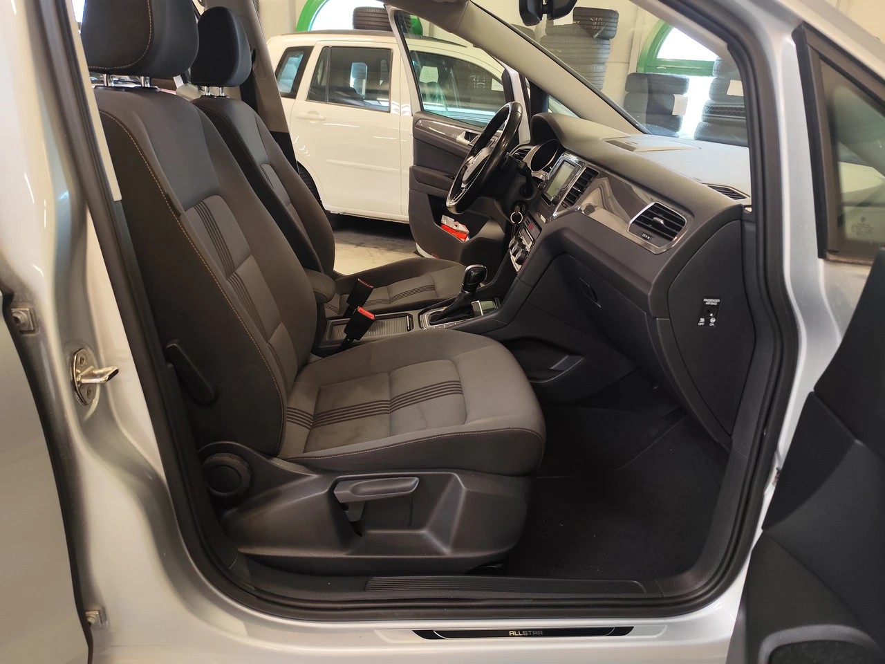 VW Golf Sportsvan 1.4 TSI Allstar DSG-image-6