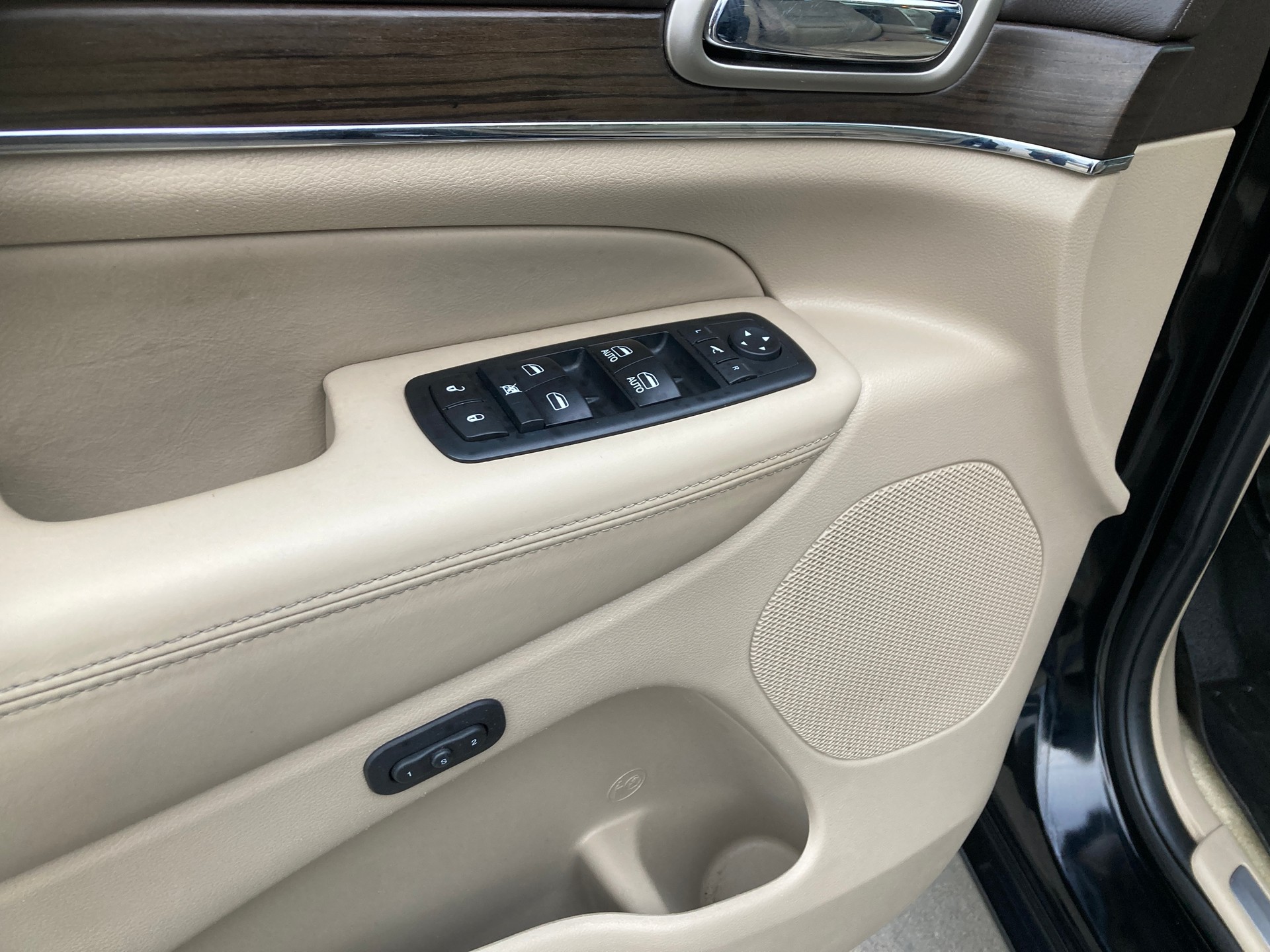 JEEP Grand Cherokee 3.0 CRD Overland Automatic-image-11