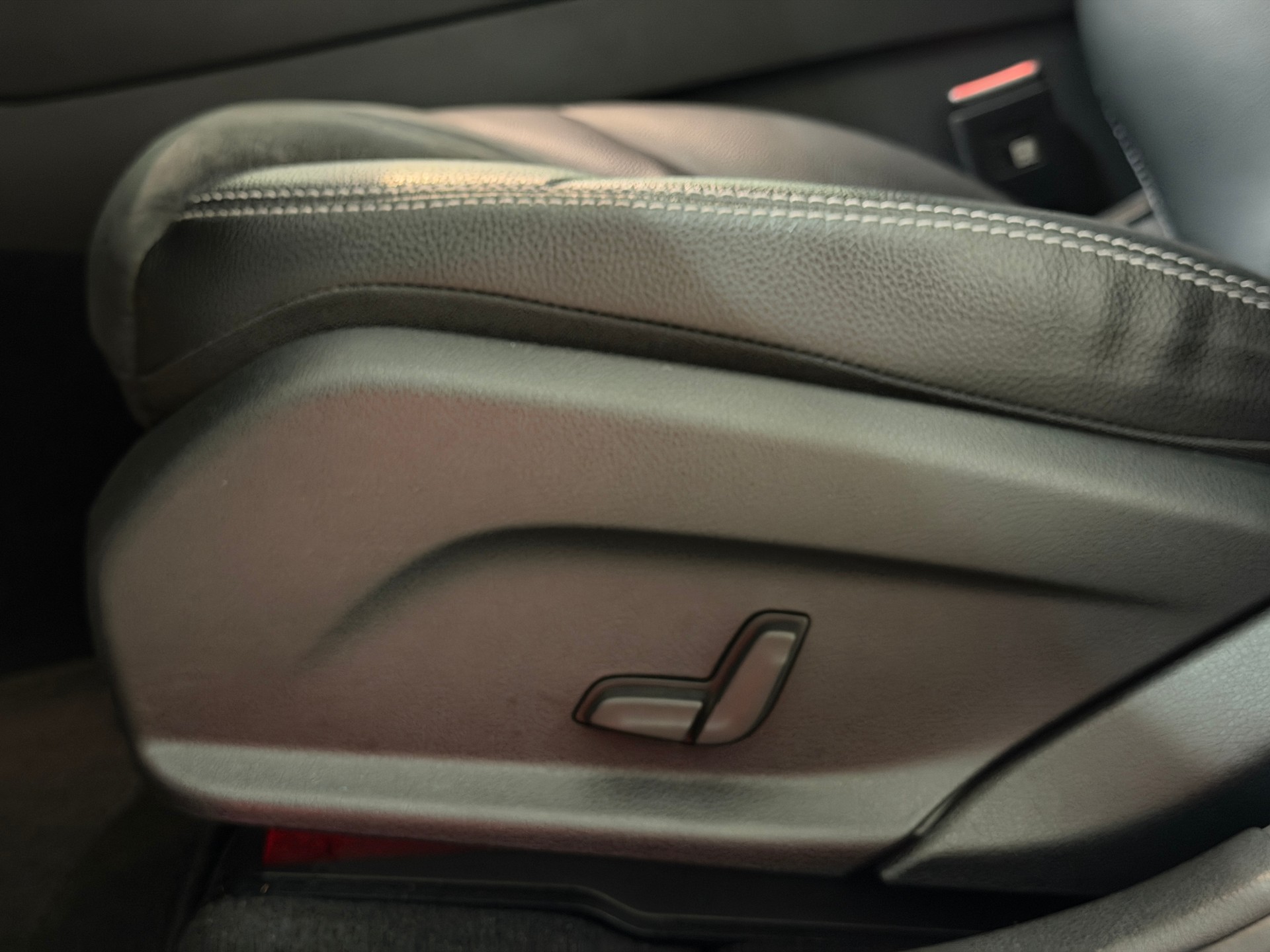 MERCEDES-BENZ GLC 220 d AMG Line 4Matic 9G-Tronic-image-9