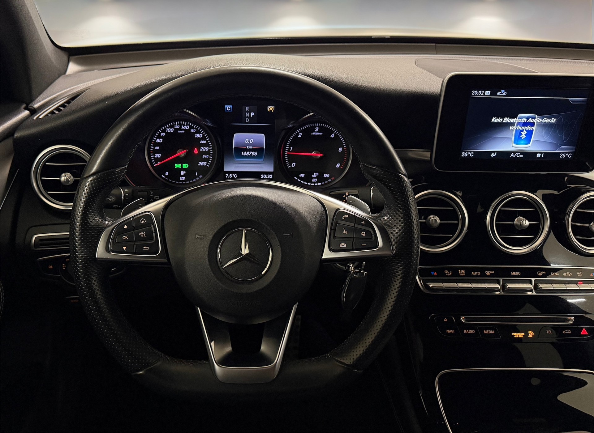 MERCEDES-BENZ GLC 220 d AMG Line 4Matic 9G-Tronic-image-10