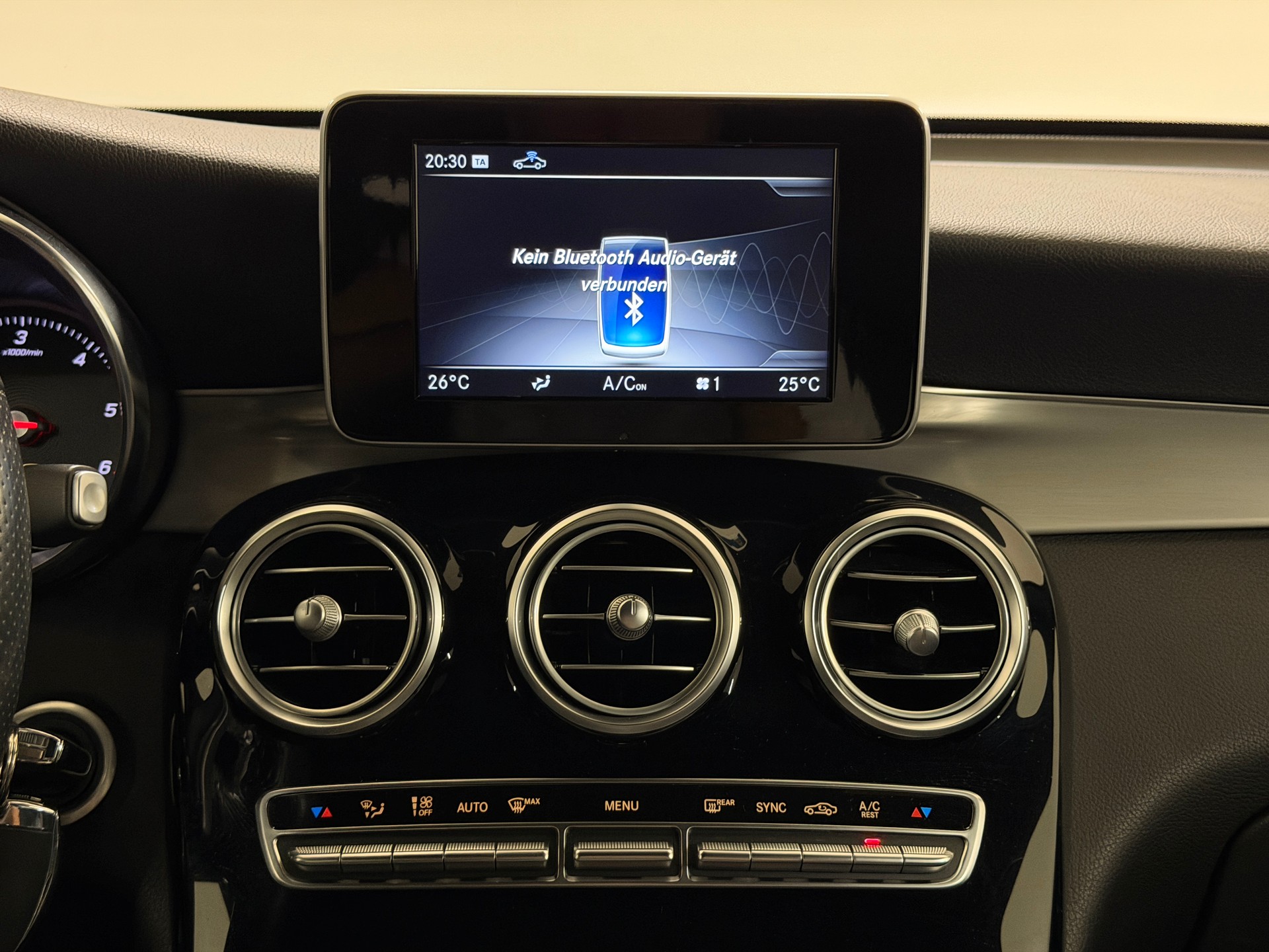 MERCEDES-BENZ GLC 220 d AMG Line 4Matic 9G-Tronic-image-23