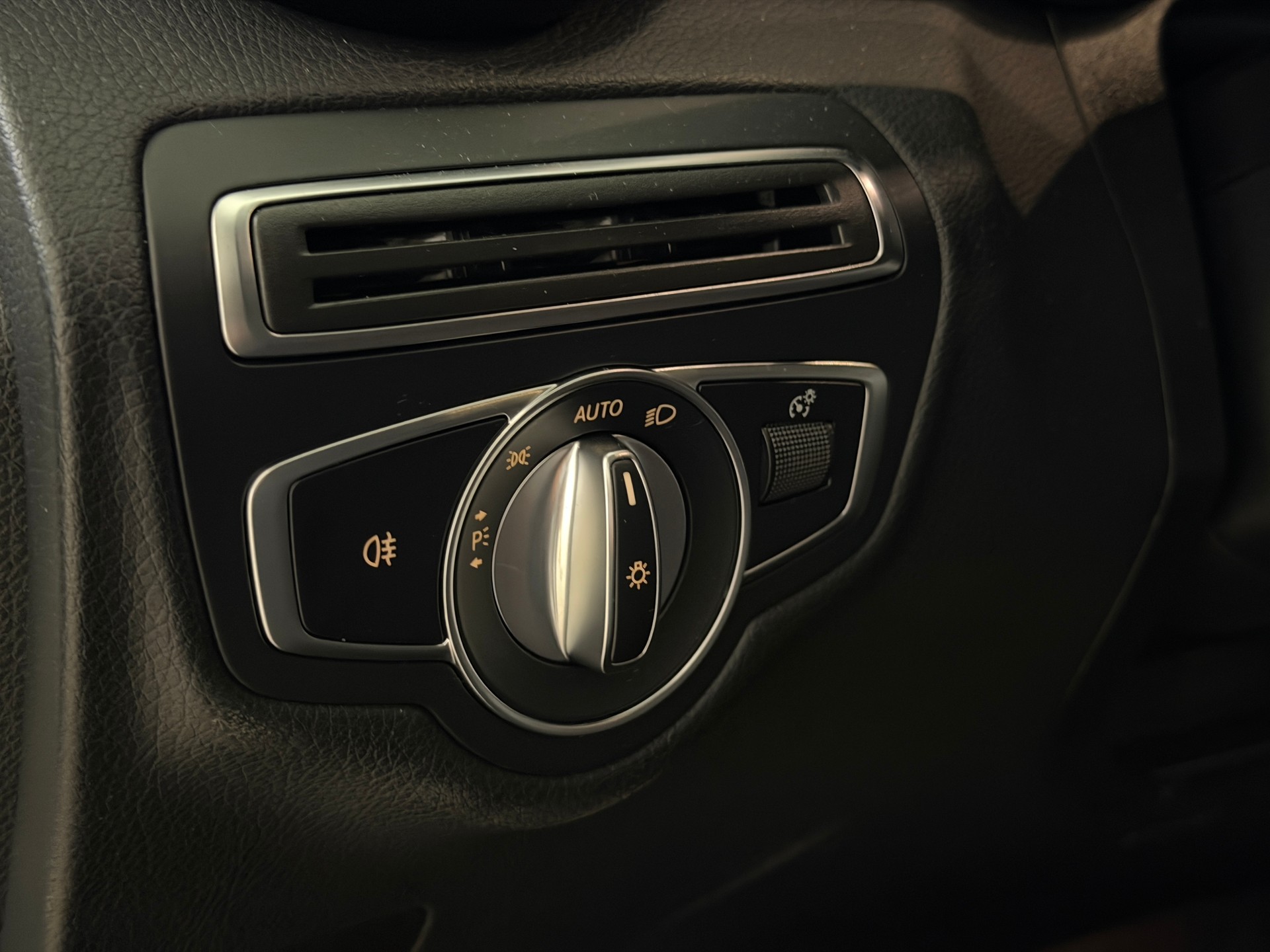 MERCEDES-BENZ GLC 220 d AMG Line 4Matic 9G-Tronic-image-14