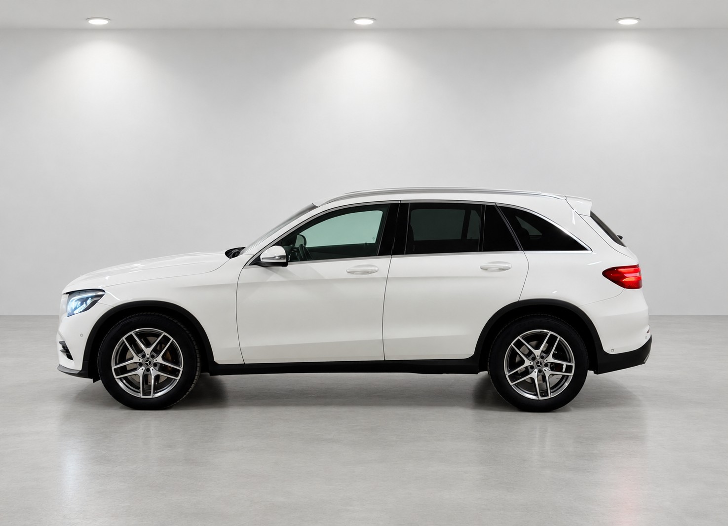 MERCEDES-BENZ GLC 220 d AMG Line 4Matic 9G-Tronic-image-2