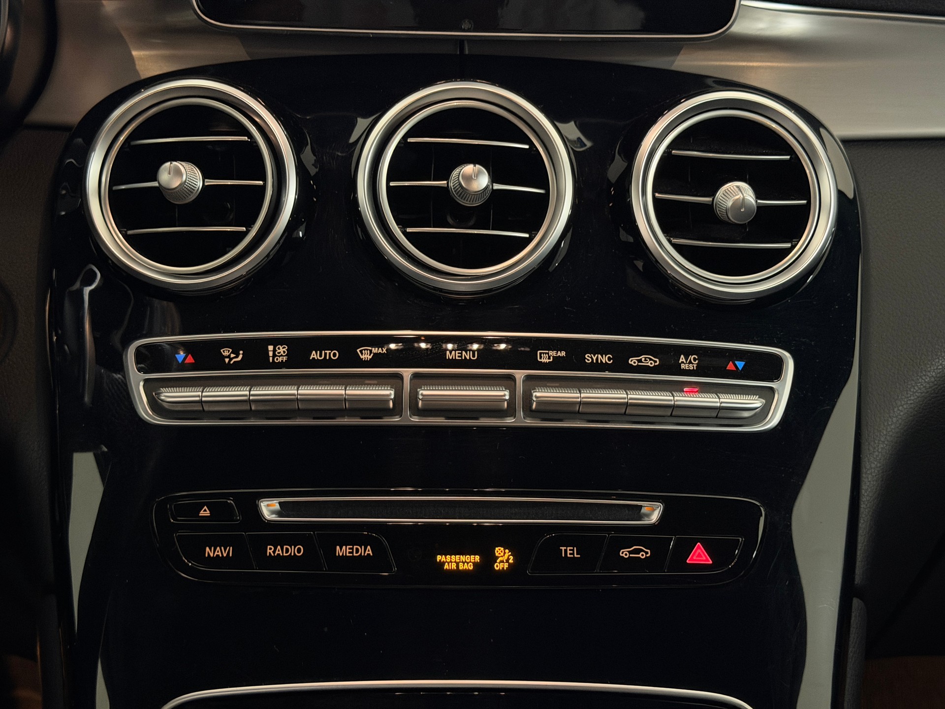 MERCEDES-BENZ GLC 220 d AMG Line 4Matic 9G-Tronic-image-20