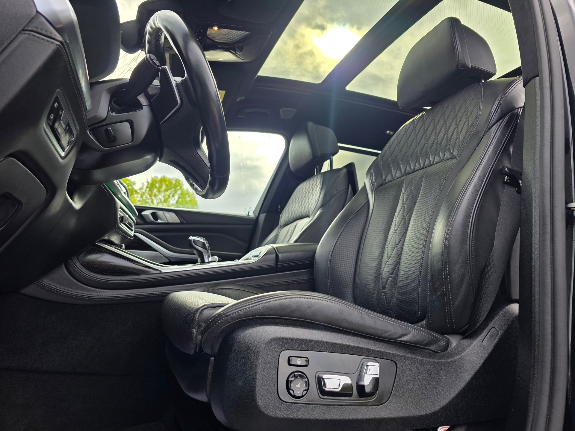 BMW X7 xDrive M50i Steptronic 530PS (Hagelschaden)-image-10