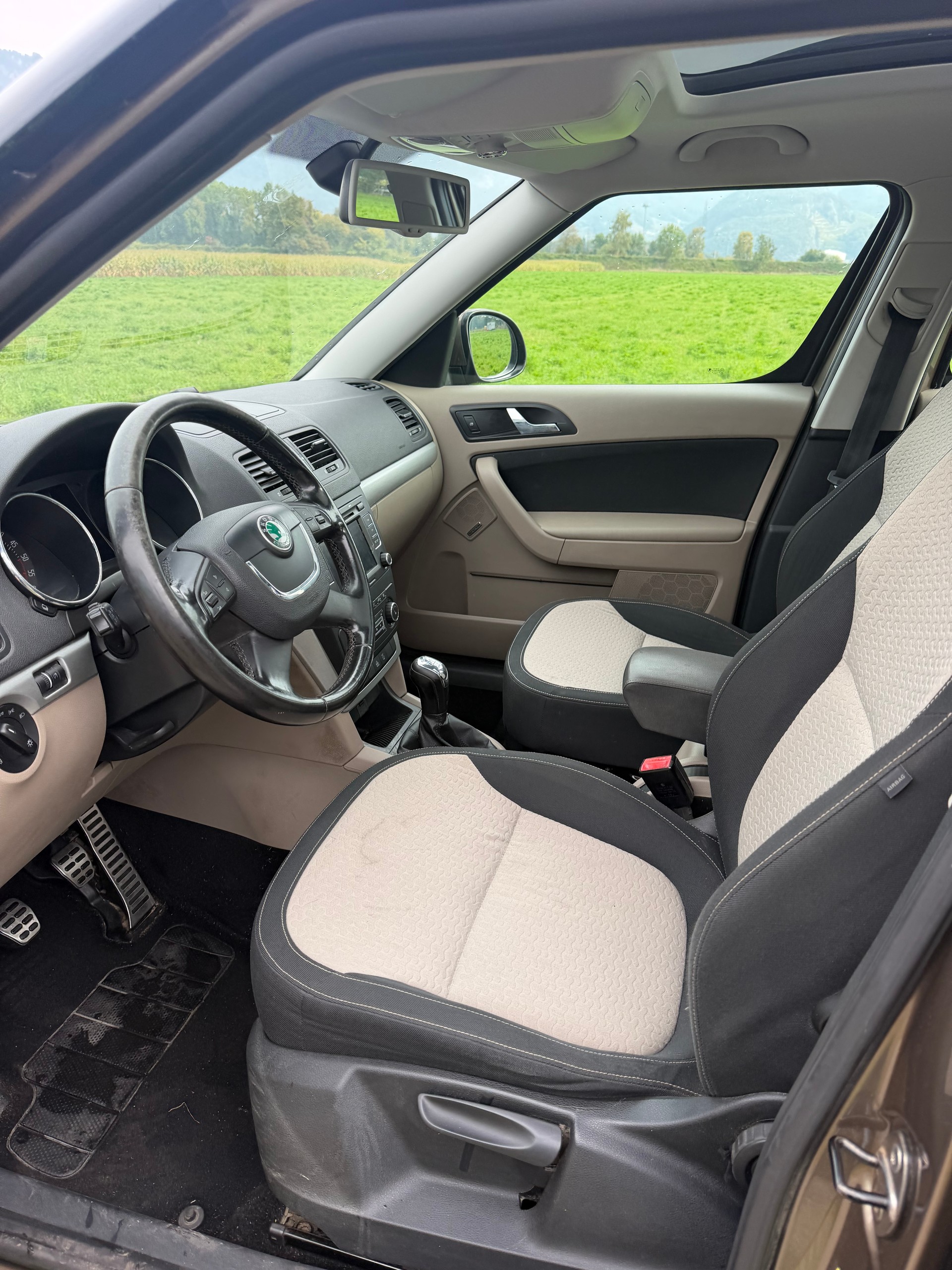 SKODA Yeti 2.0 TDI Experience 4x4-image-8