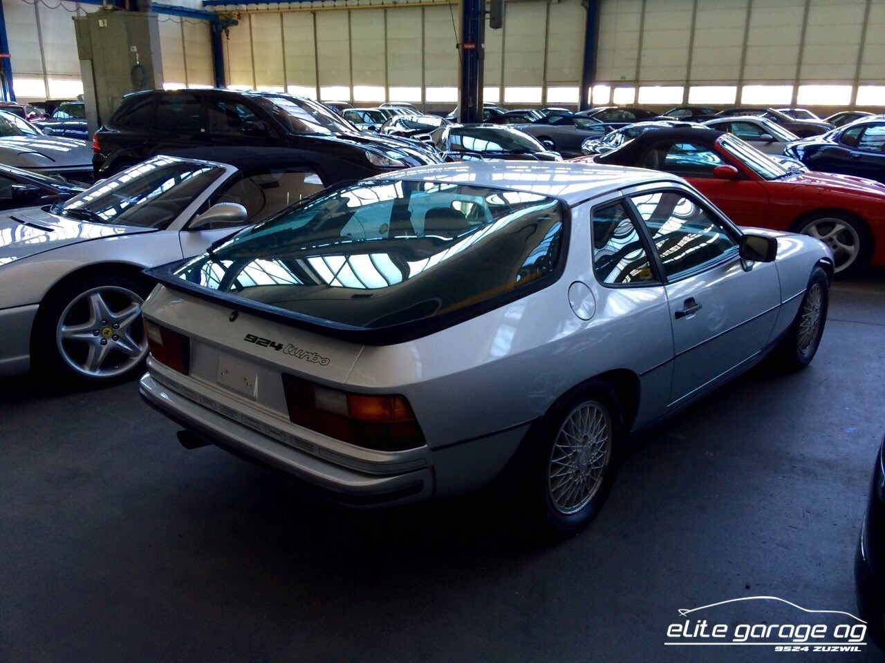 PORSCHE 924 Turbo-image-1