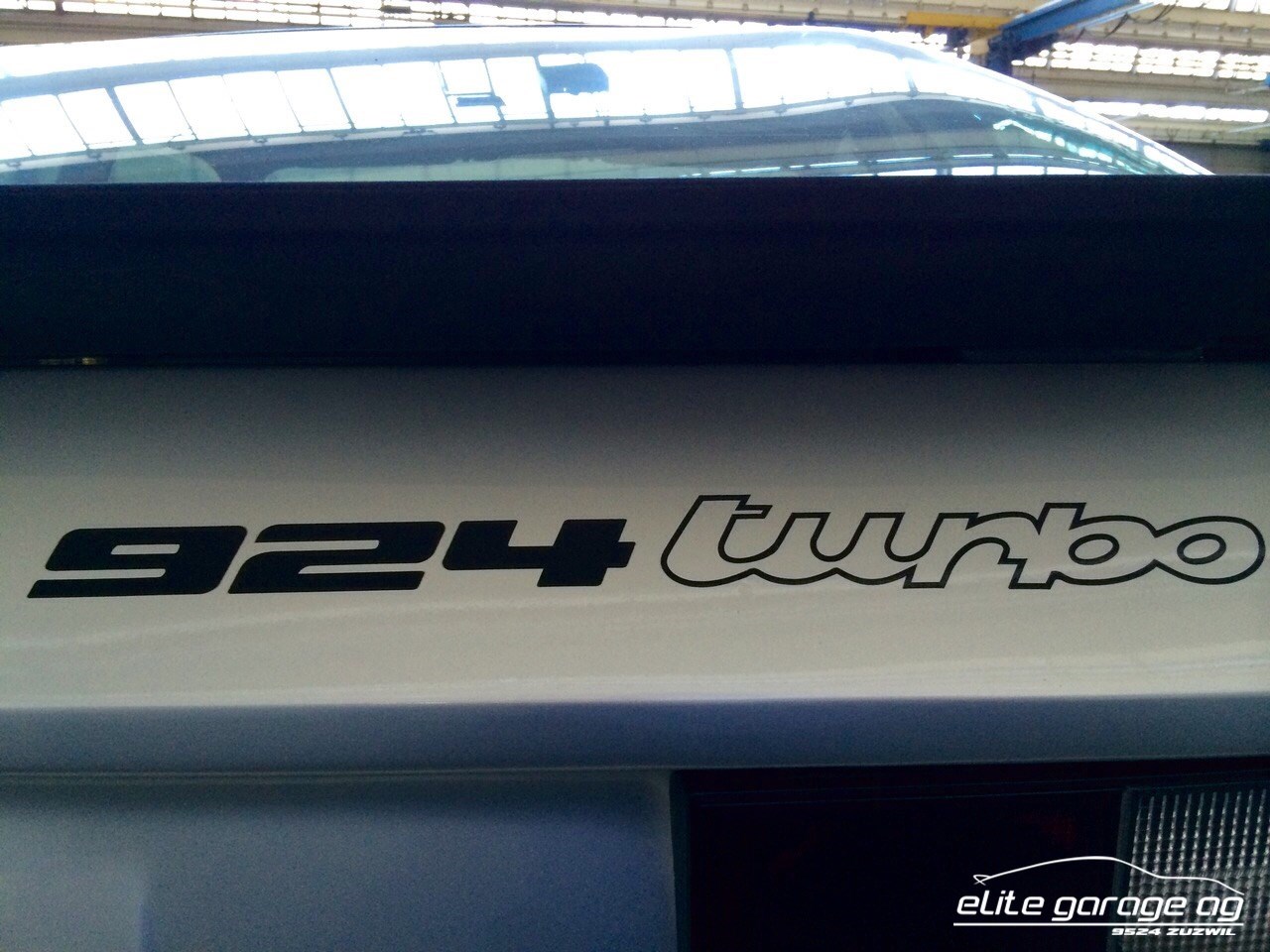 PORSCHE 924 Turbo-image-3