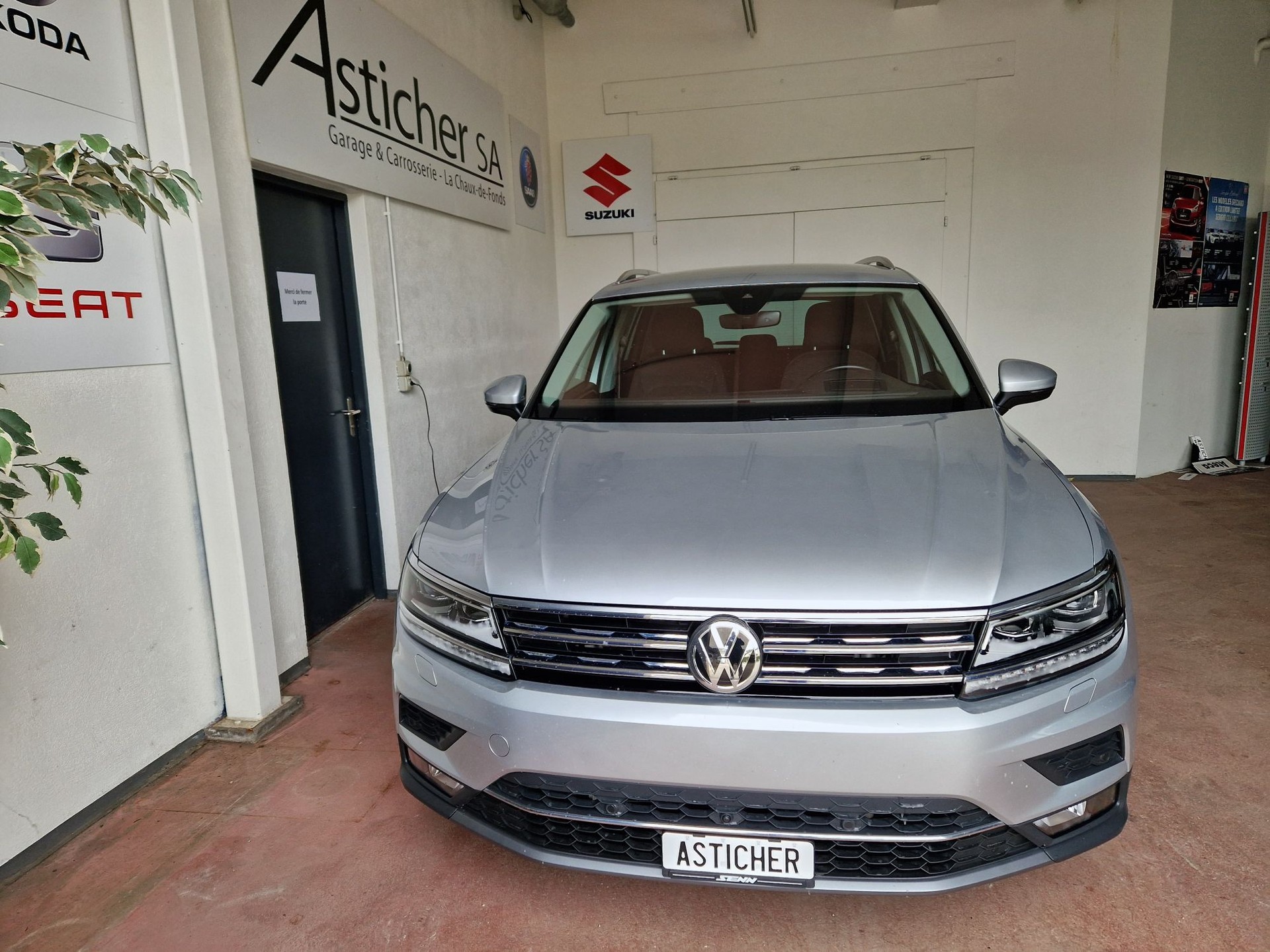 VW Tiguan 2.0TSI Comfortline 4Motion DSG-image-2