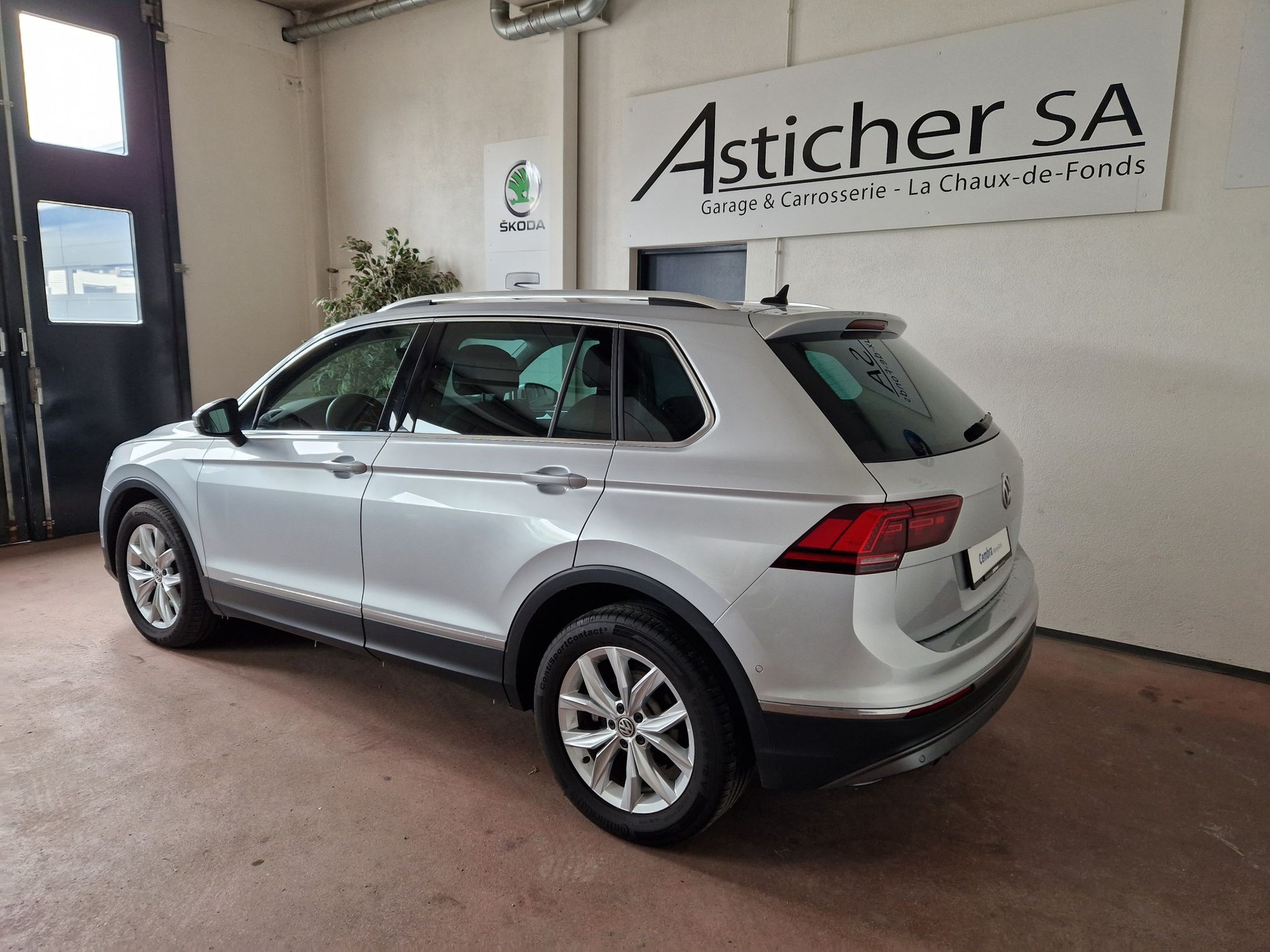 VW Tiguan 2.0TSI Comfortline 4Motion DSG-image-3