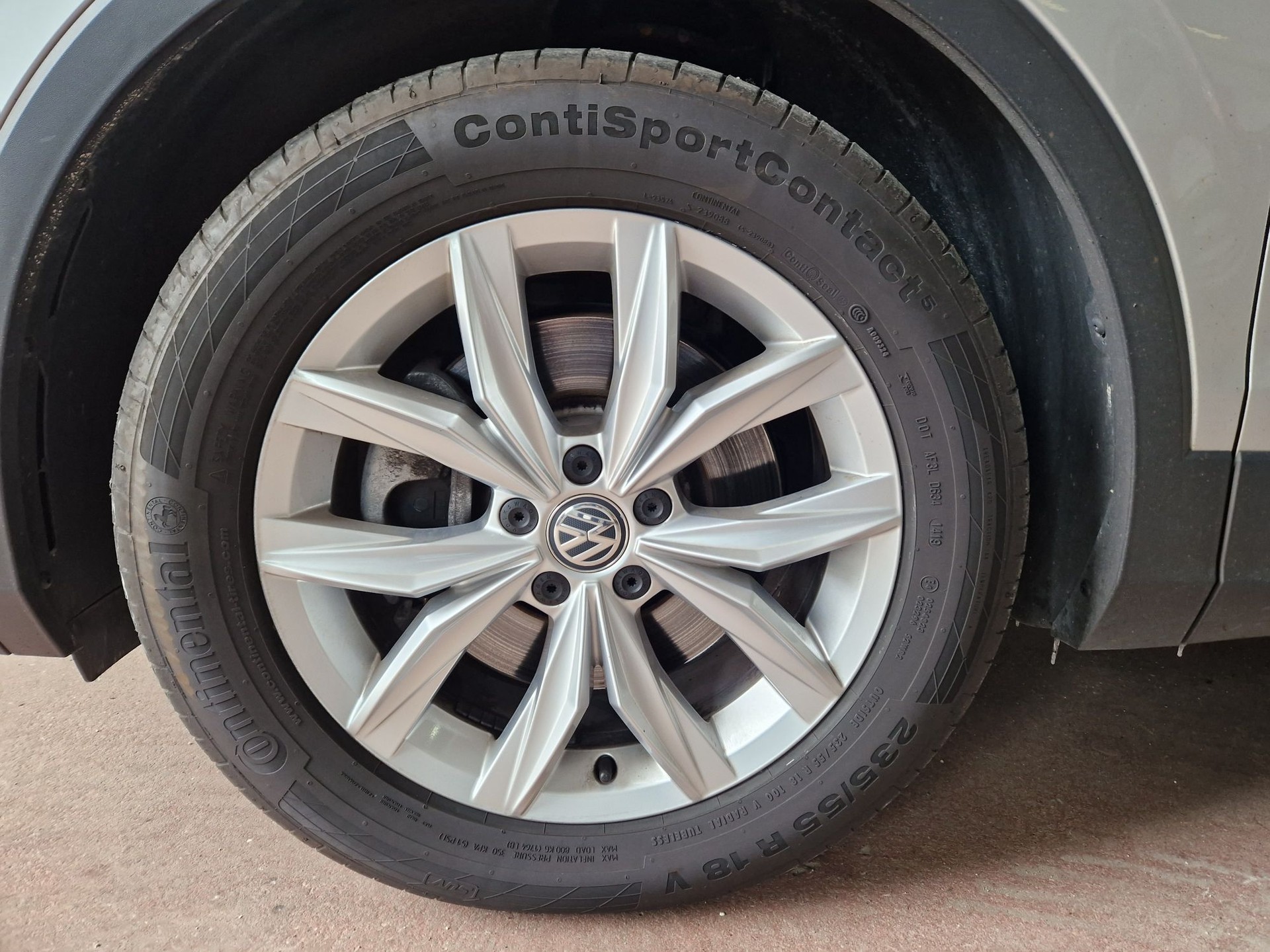 VW Tiguan 2.0TSI Comfortline 4Motion DSG-image-4