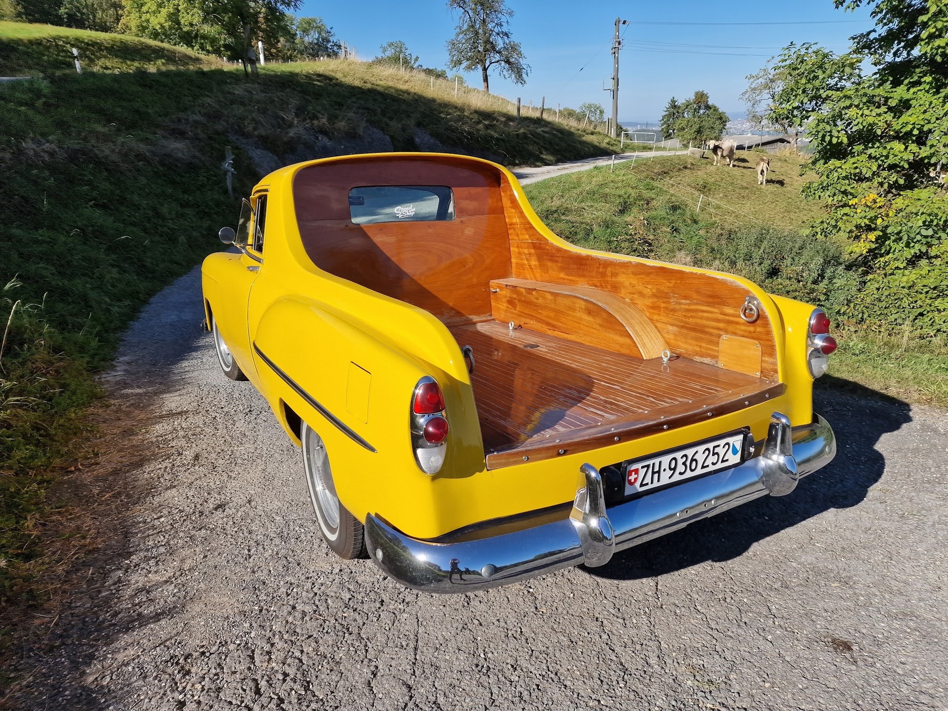 CHEVROLET Sedan-image-1