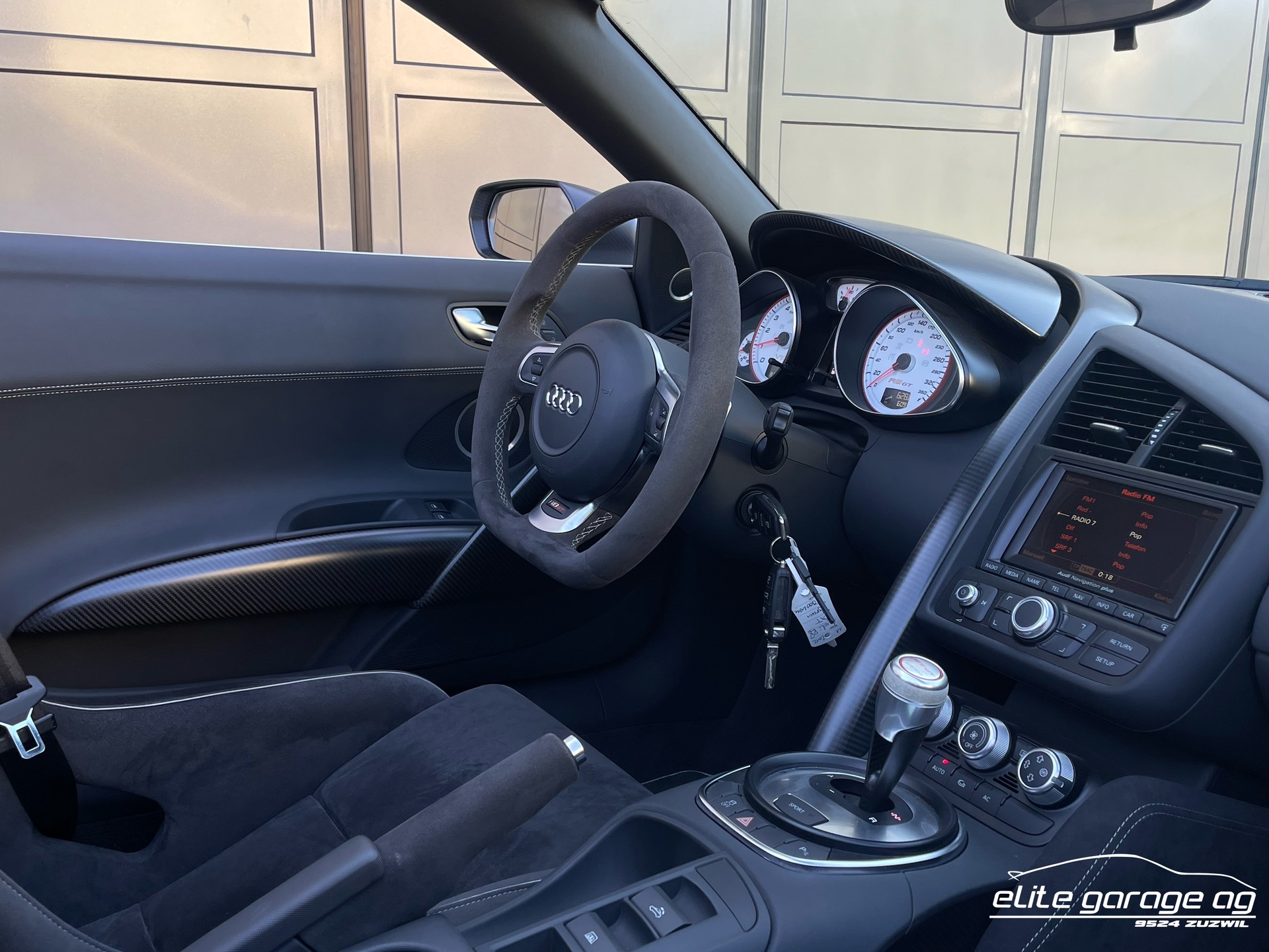 AUDI R8 GT Spyder 5.2 R-Tronic-image-13