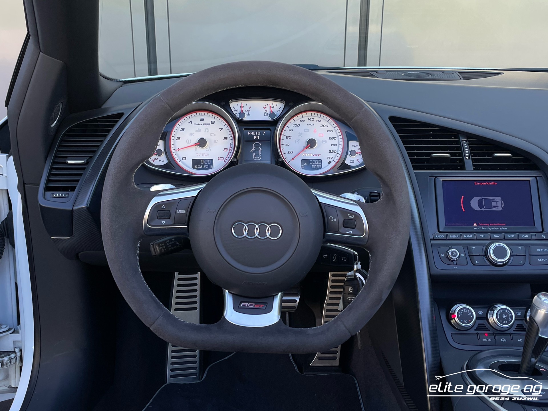 AUDI R8 GT Spyder 5.2 R-Tronic-image-12