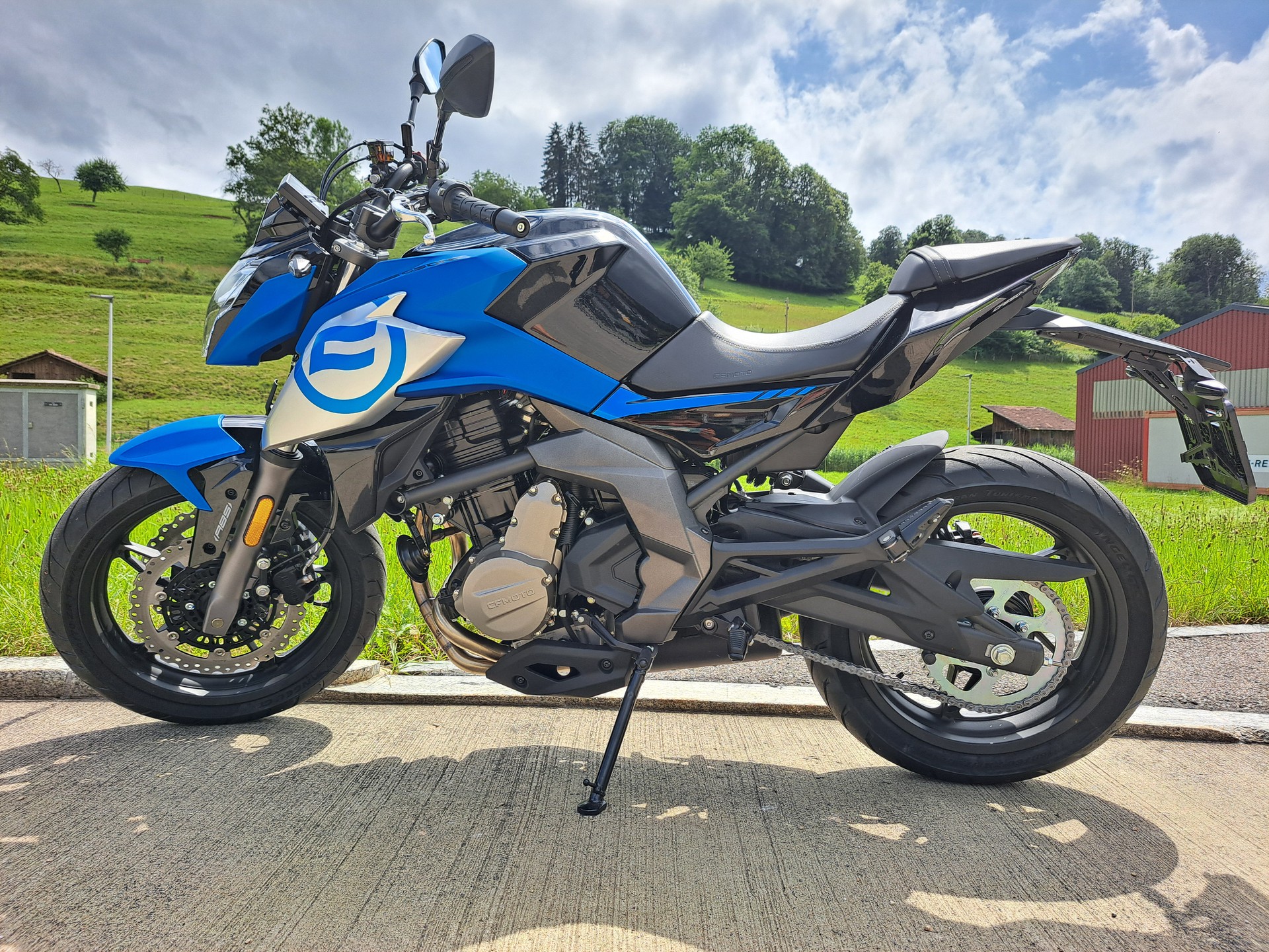 CF MOTO 650 NK-showroom-element-1