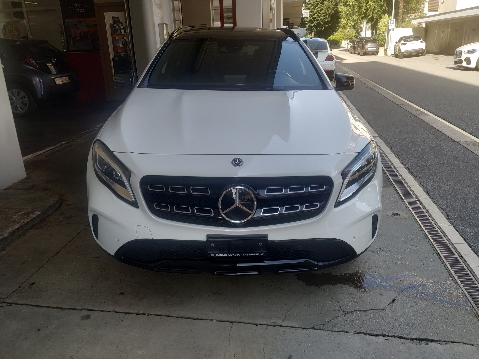 MERCEDES-BENZ GLA 250 Swiss Star 4Matic 7G-DCT-showroom-element-2